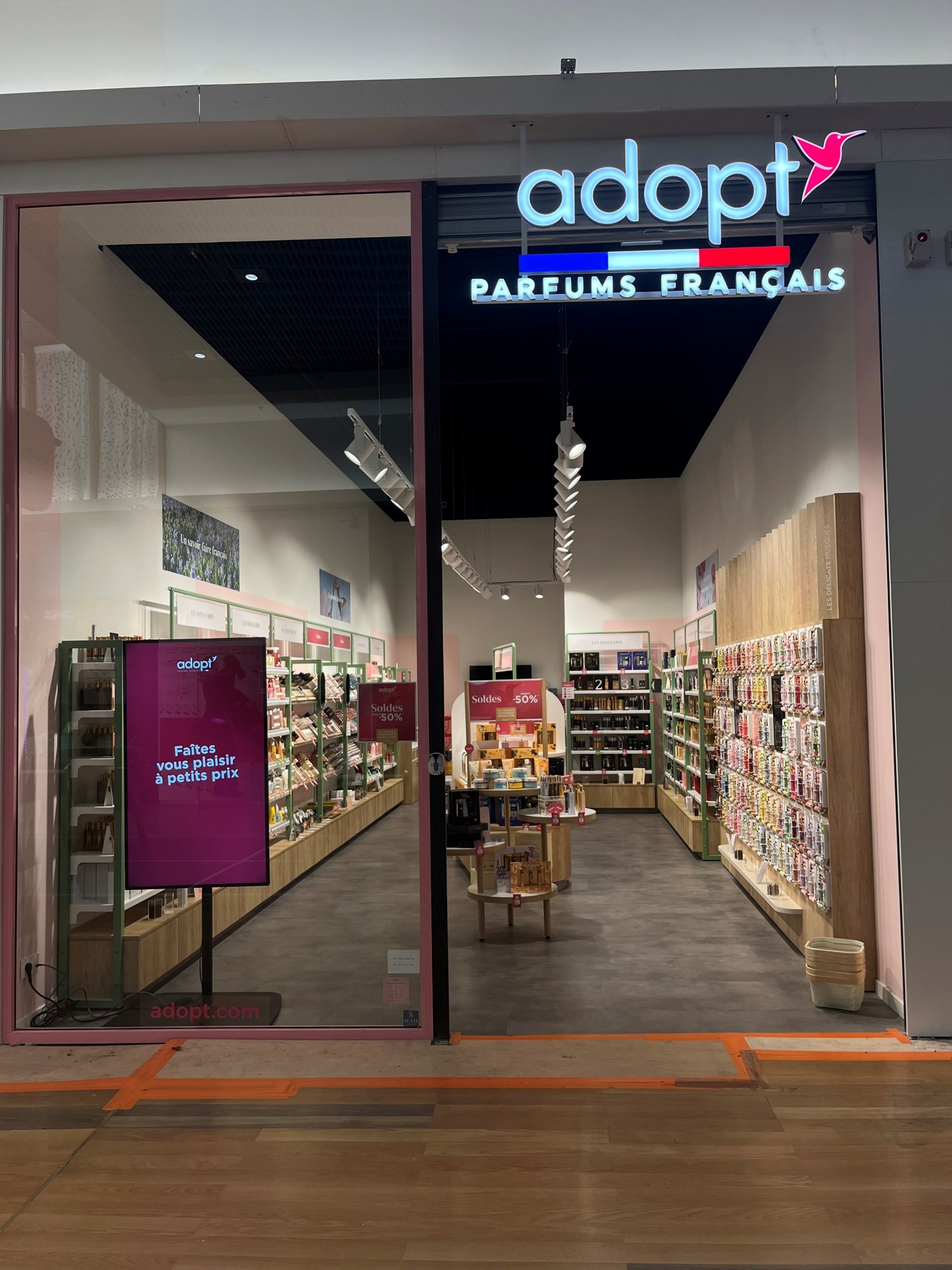 Foto 1 di Adopt Parfums