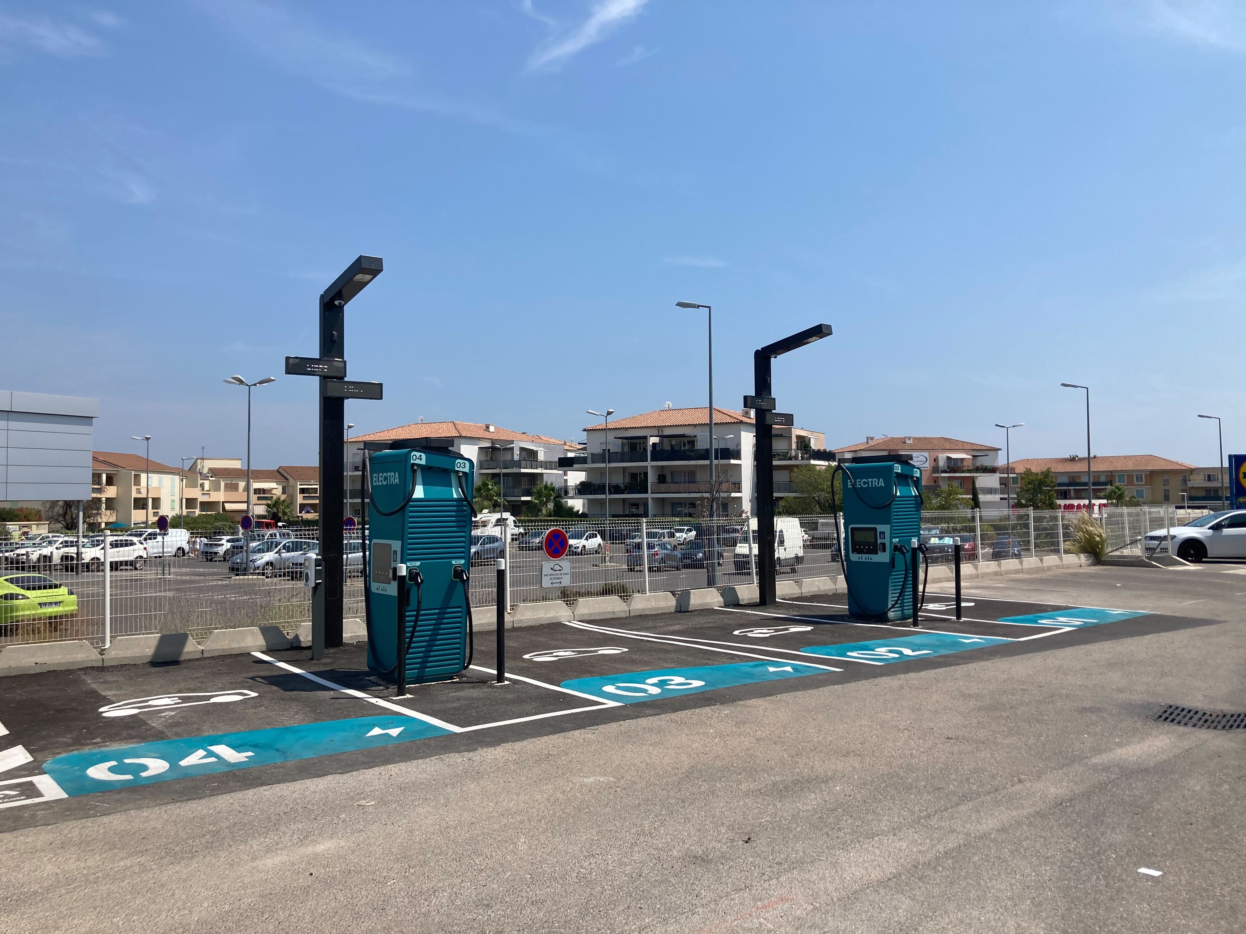 Foto 1 di Electra Charging Station