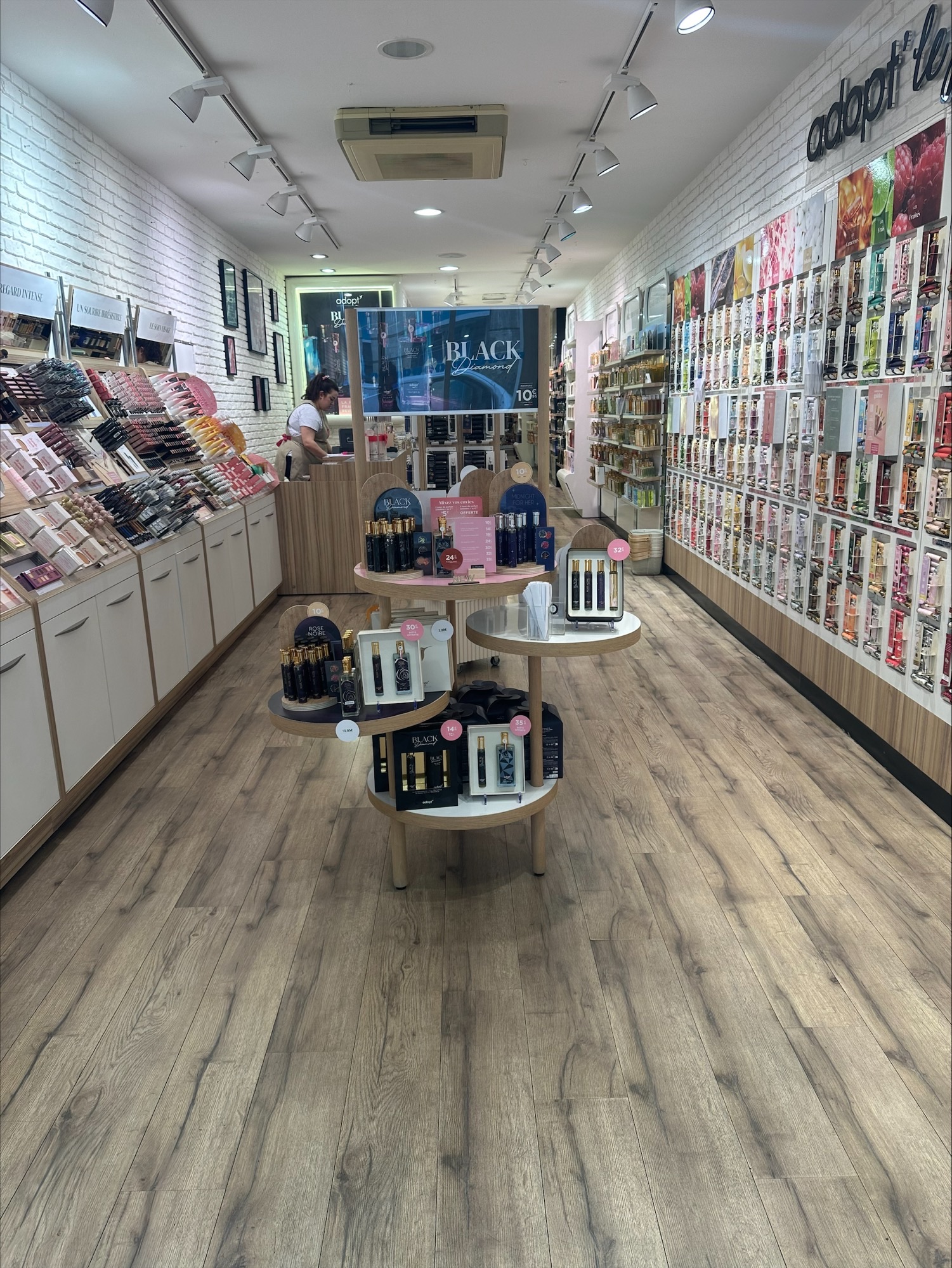 Foto 4 di Adopt Parfums