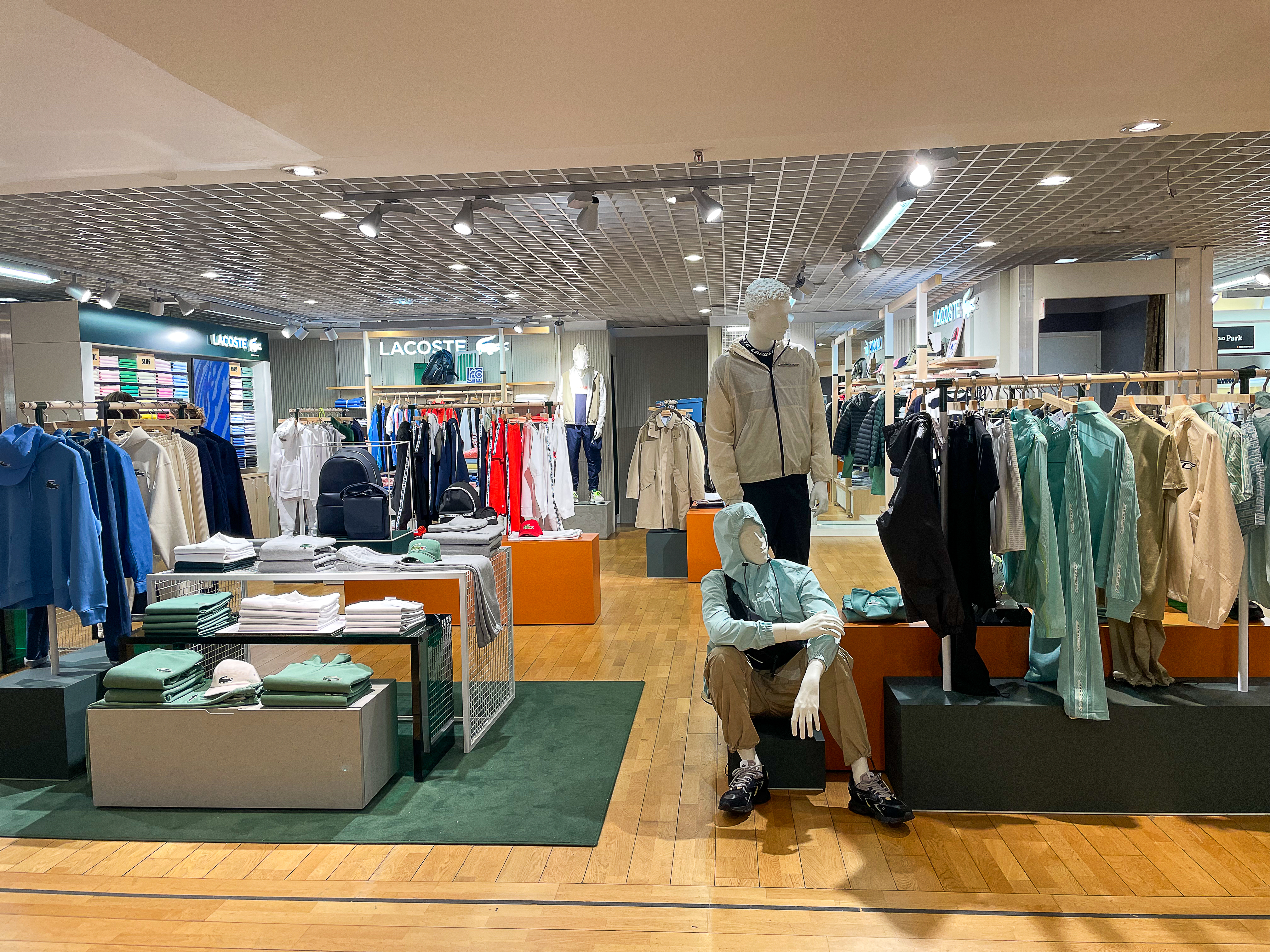 Foto 2 di Lacoste