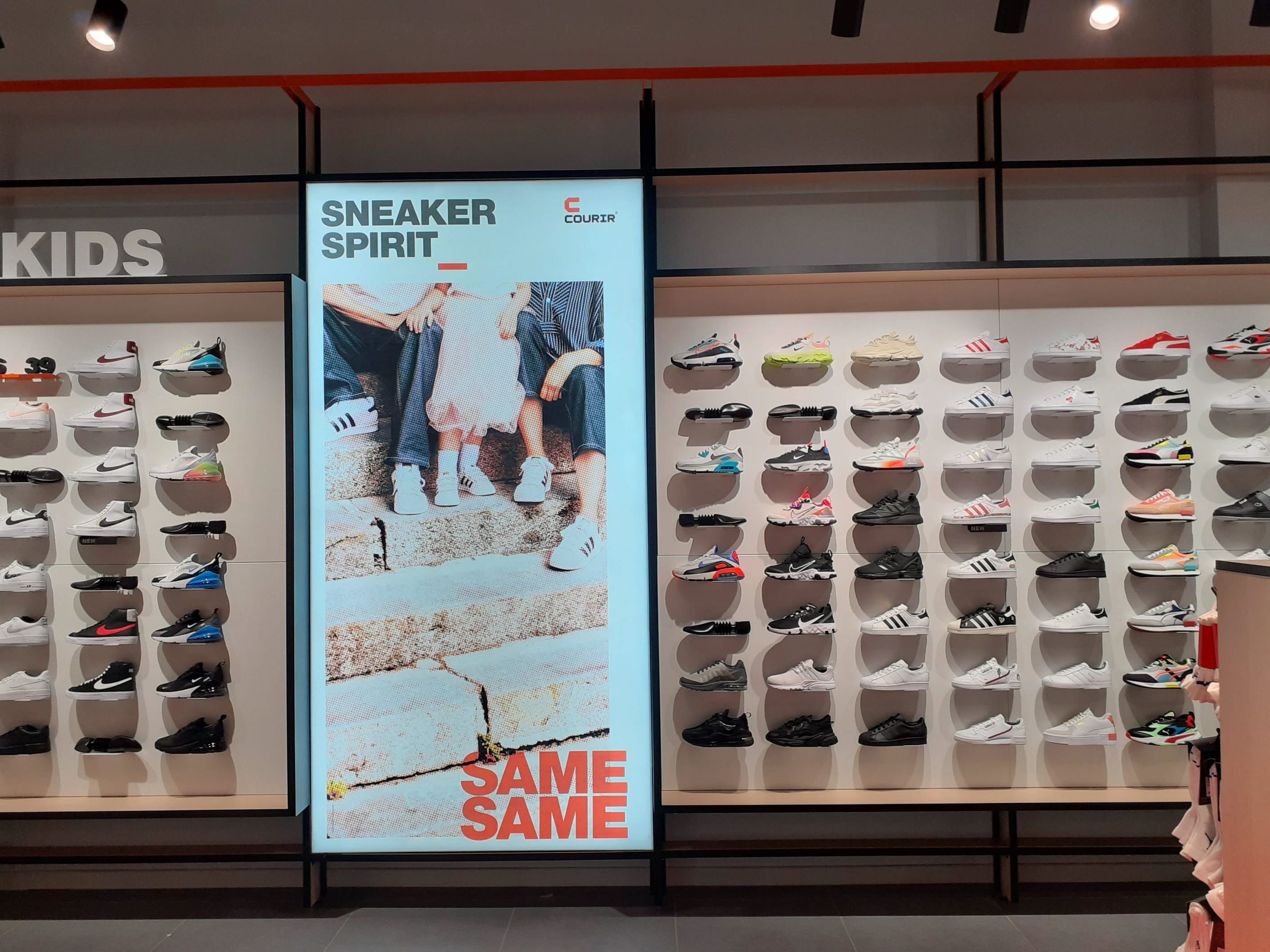 Foto 4 di COURIR