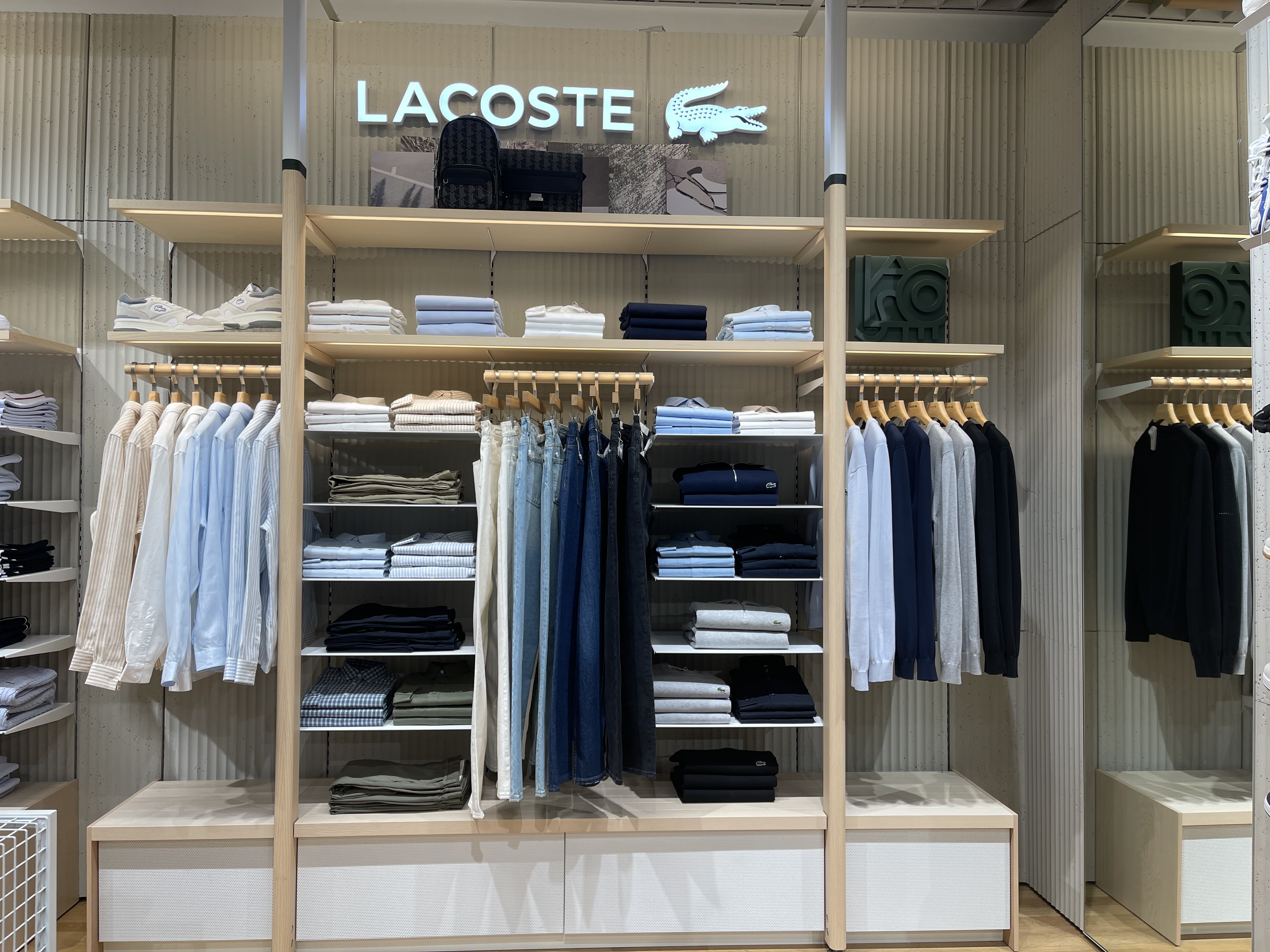 Foto 3 di Lacoste