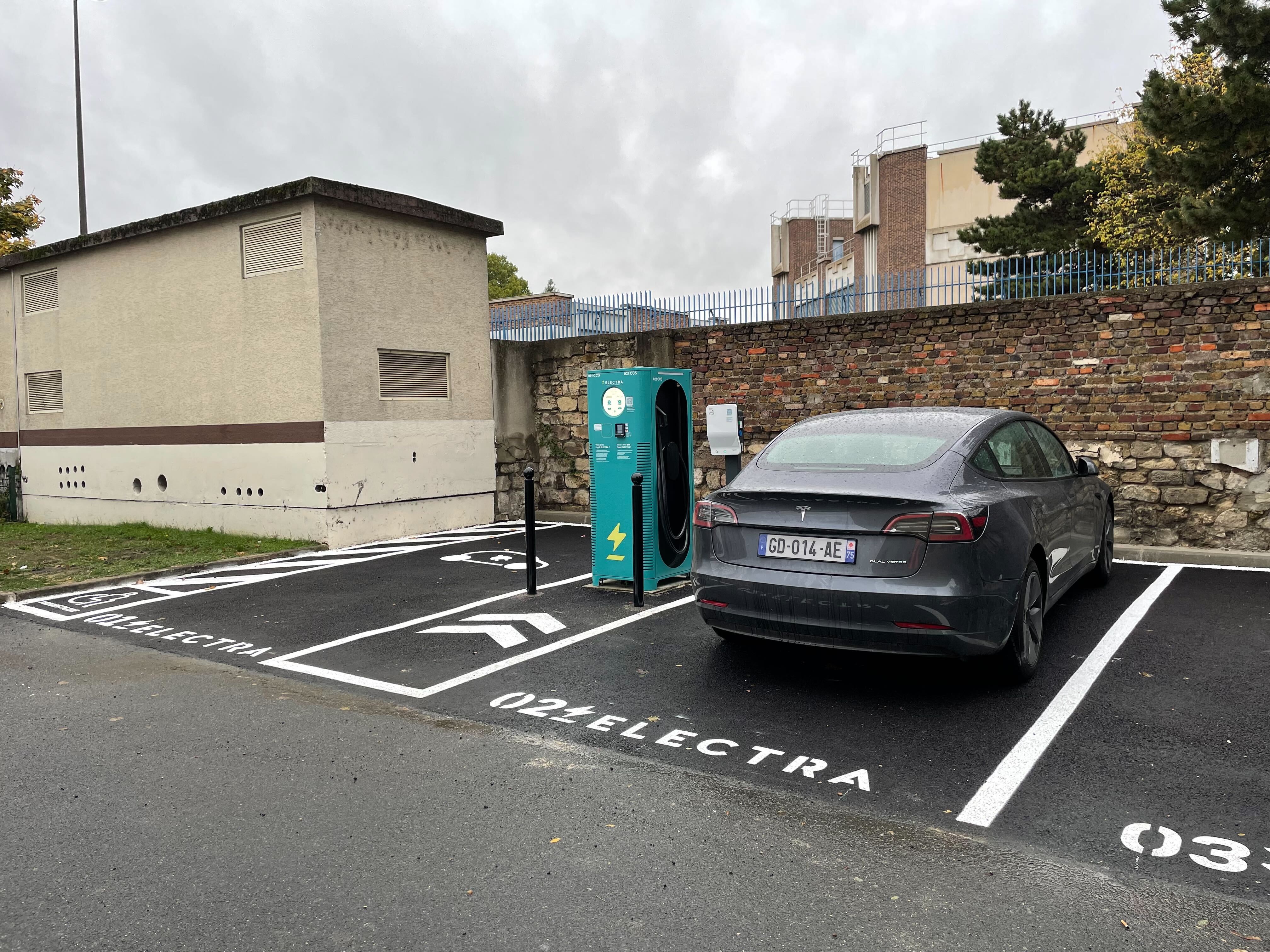 Foto 4 di Electra Charging Station