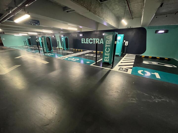 Foto 1 di Electra Charging Station