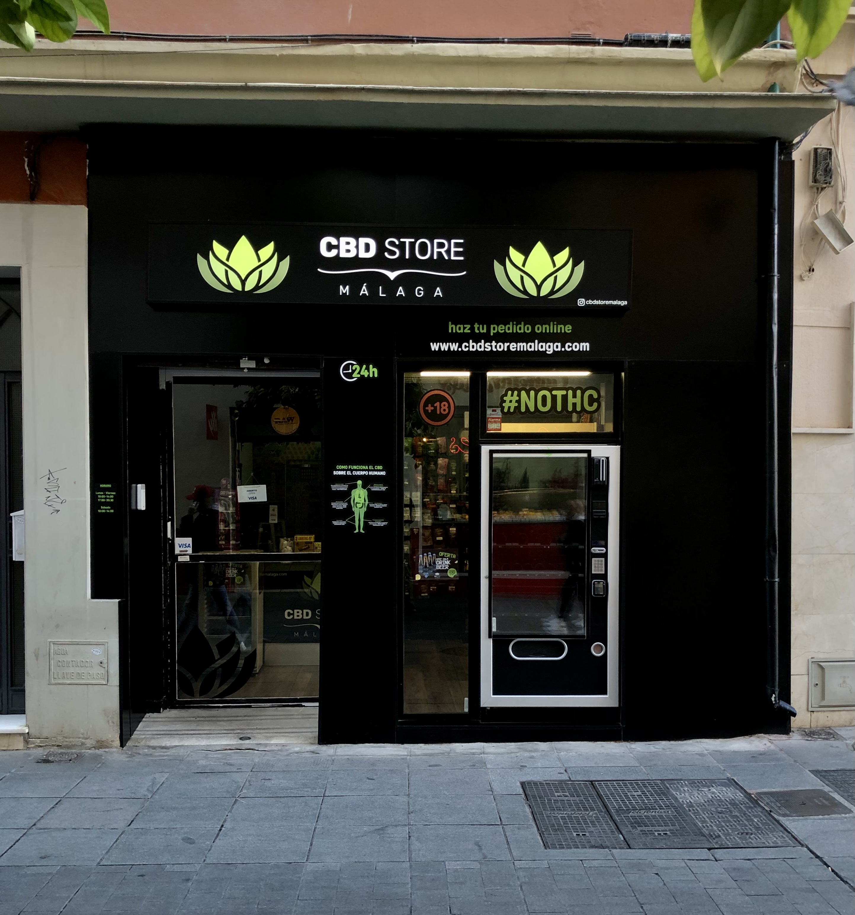 Foto 1 di CBD STORE MALAGA