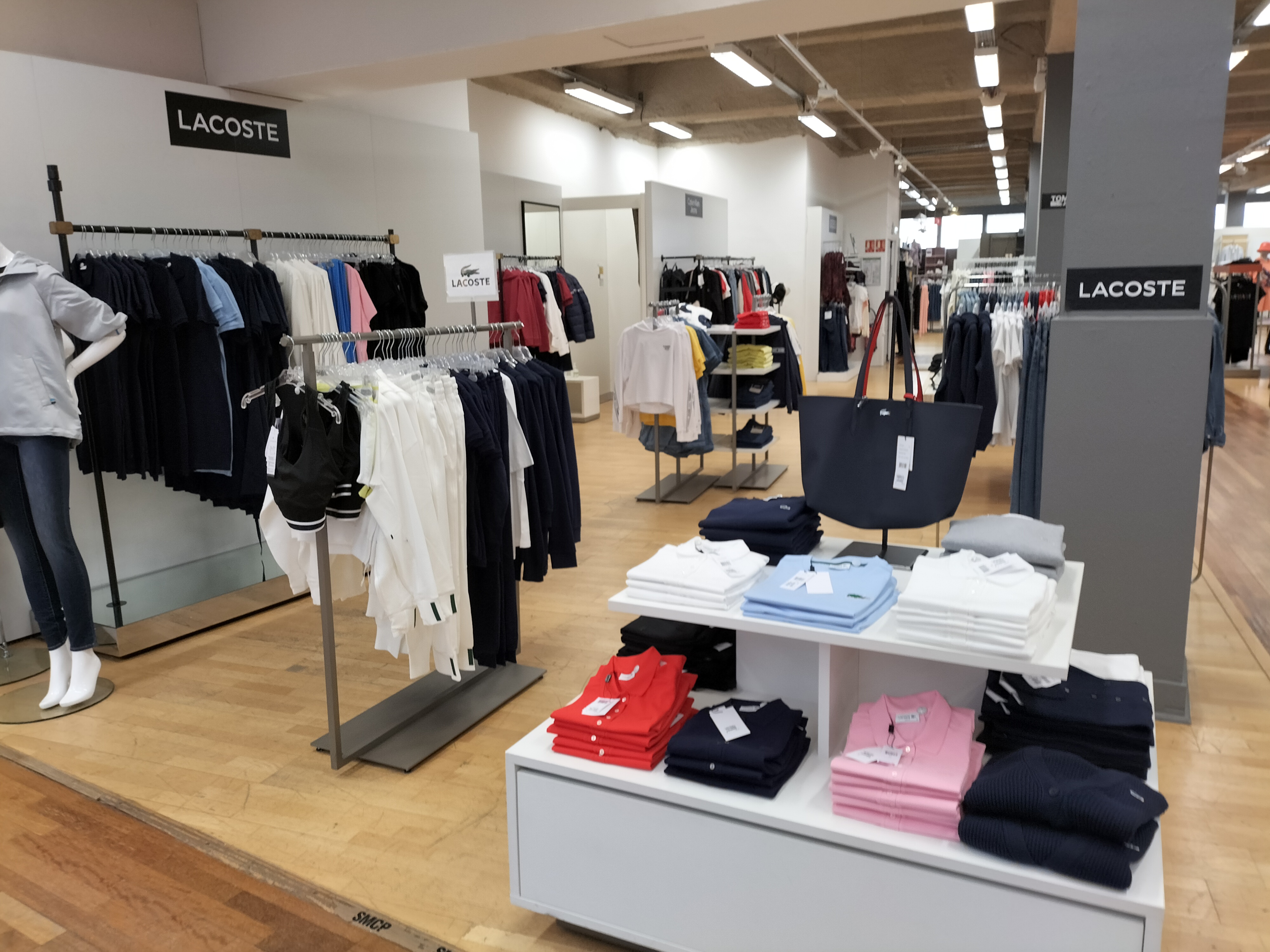 Foto 5 di Lacoste