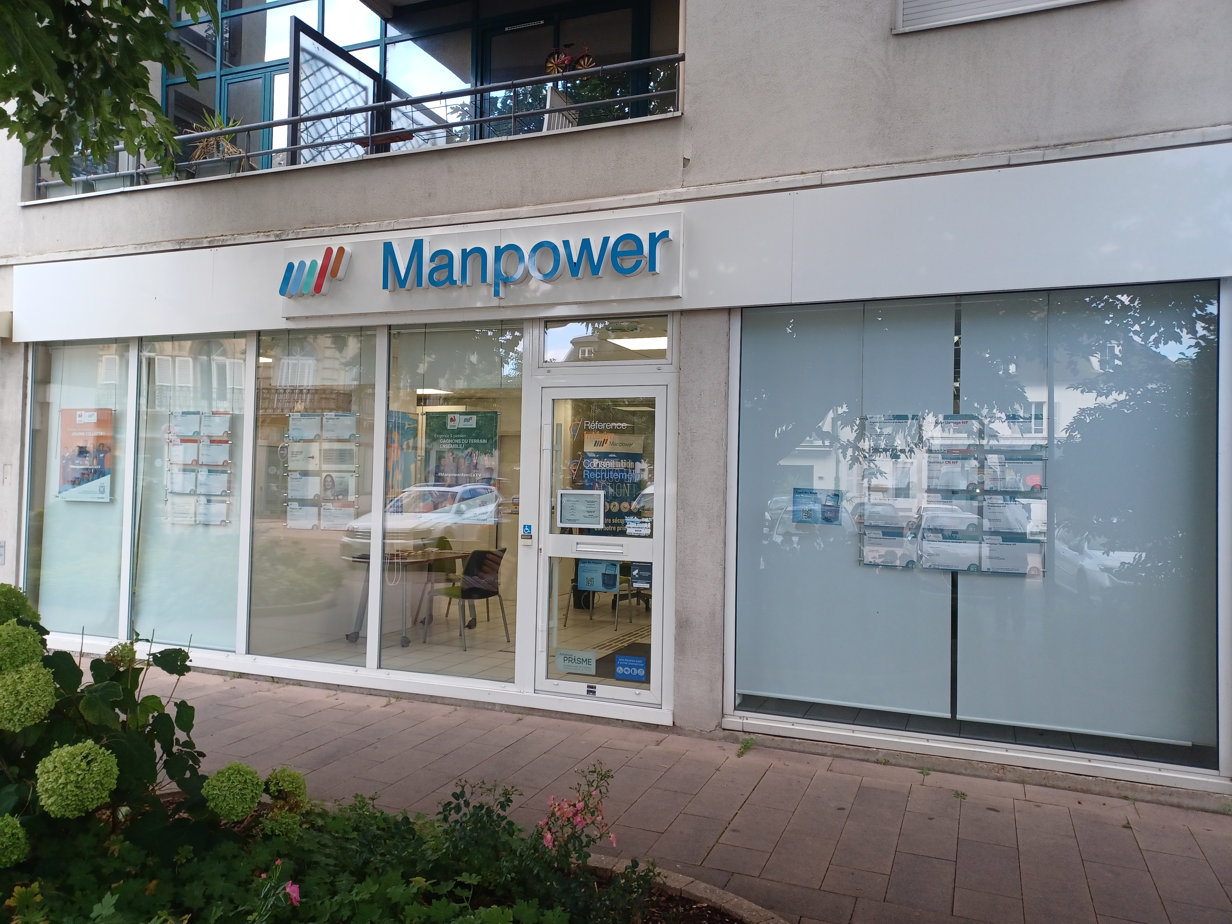 Foto 2 di Manpower Vernon