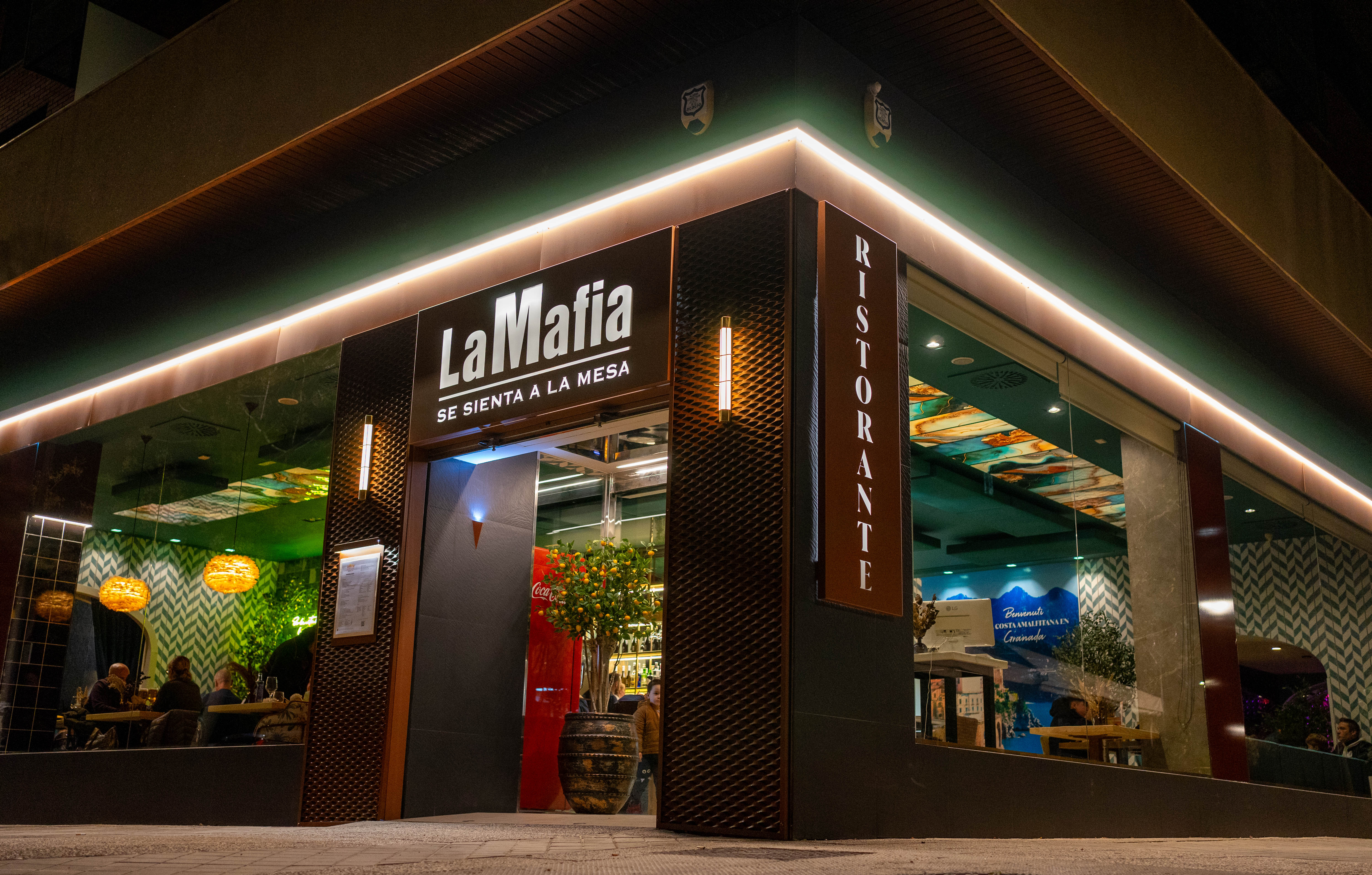 La Mafia se sienta a la mesa