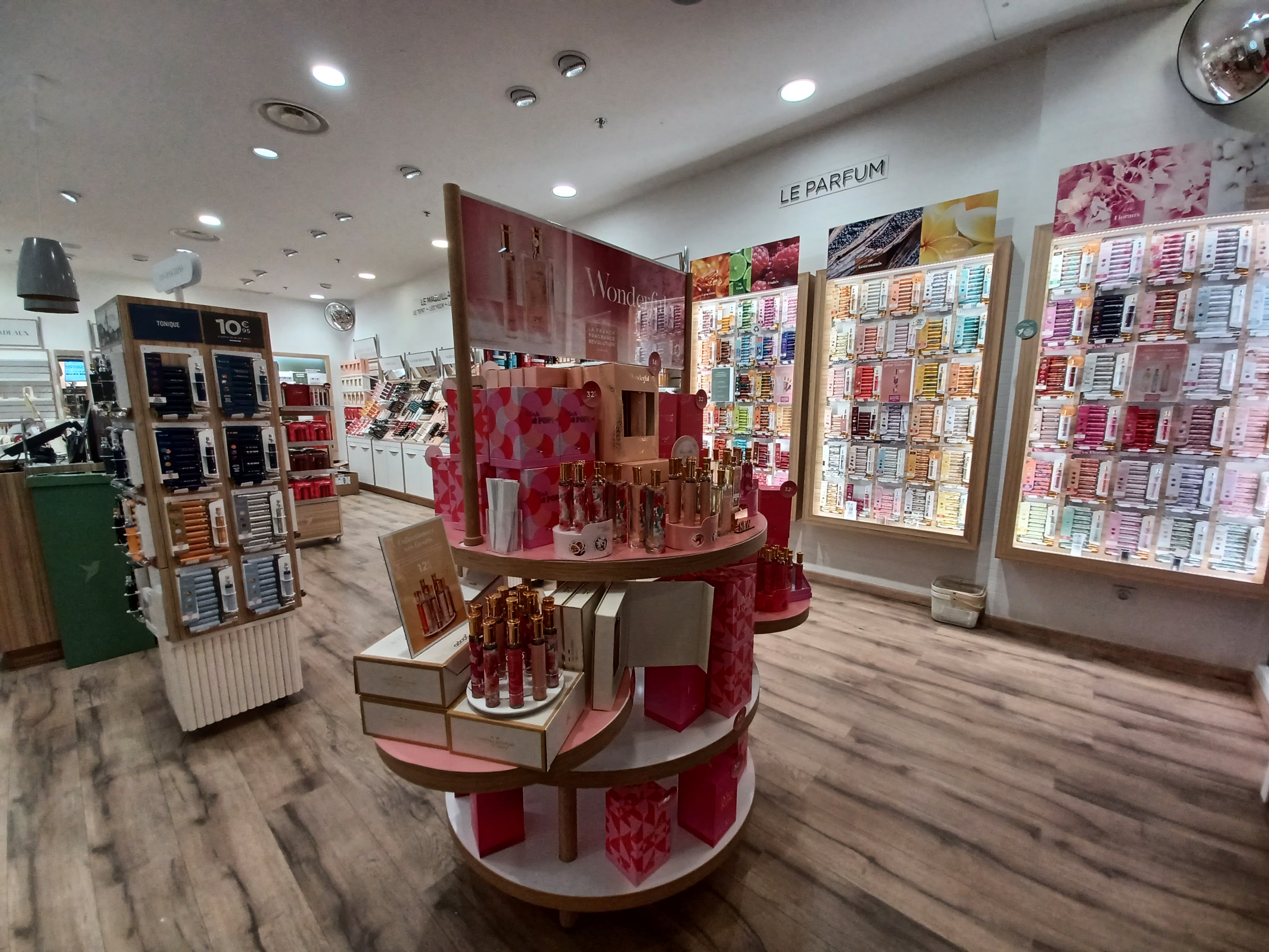 Foto 4 di Adopt Parfums
