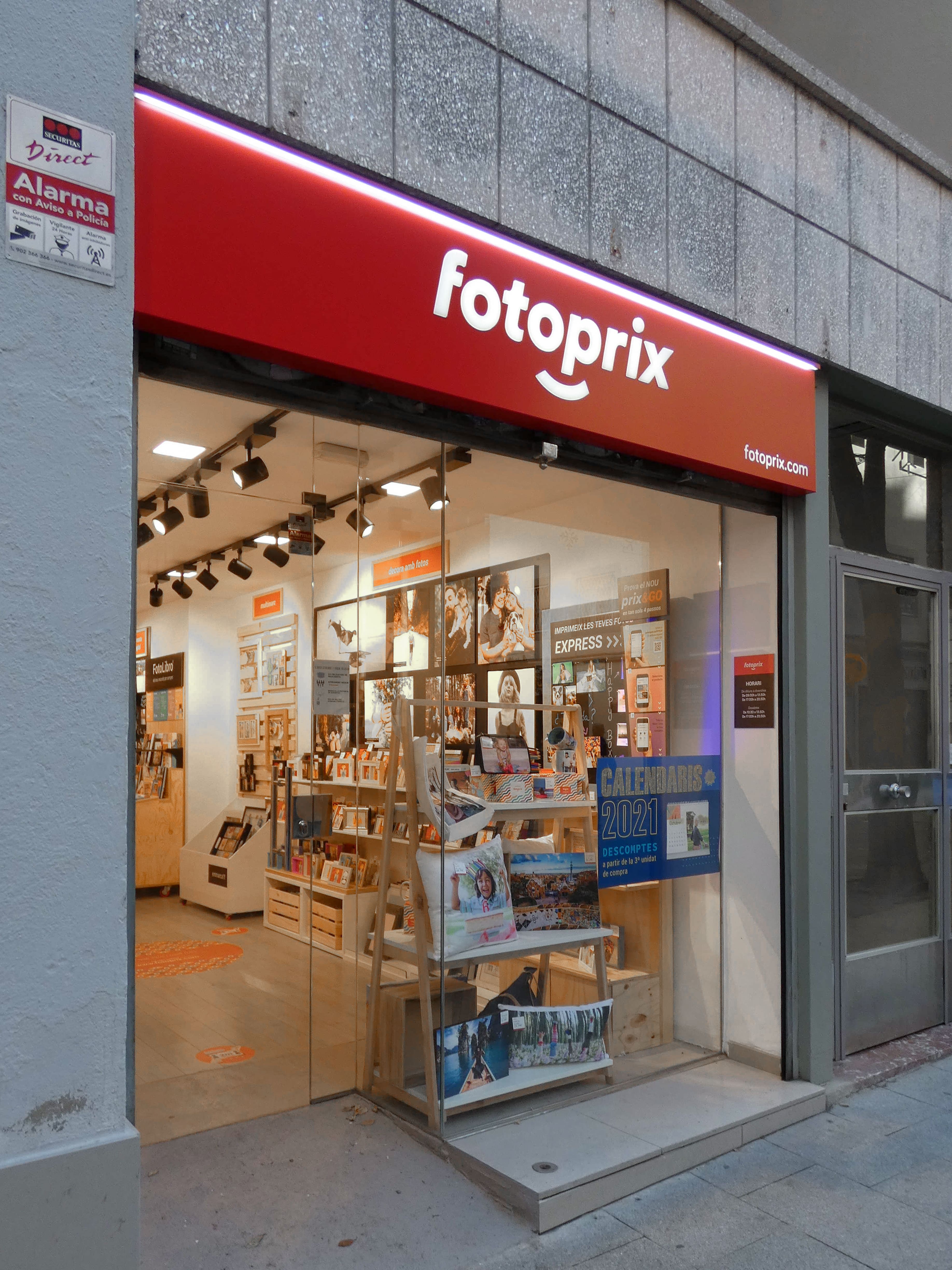 Foto 1 di FotoPrix Sant Andreu