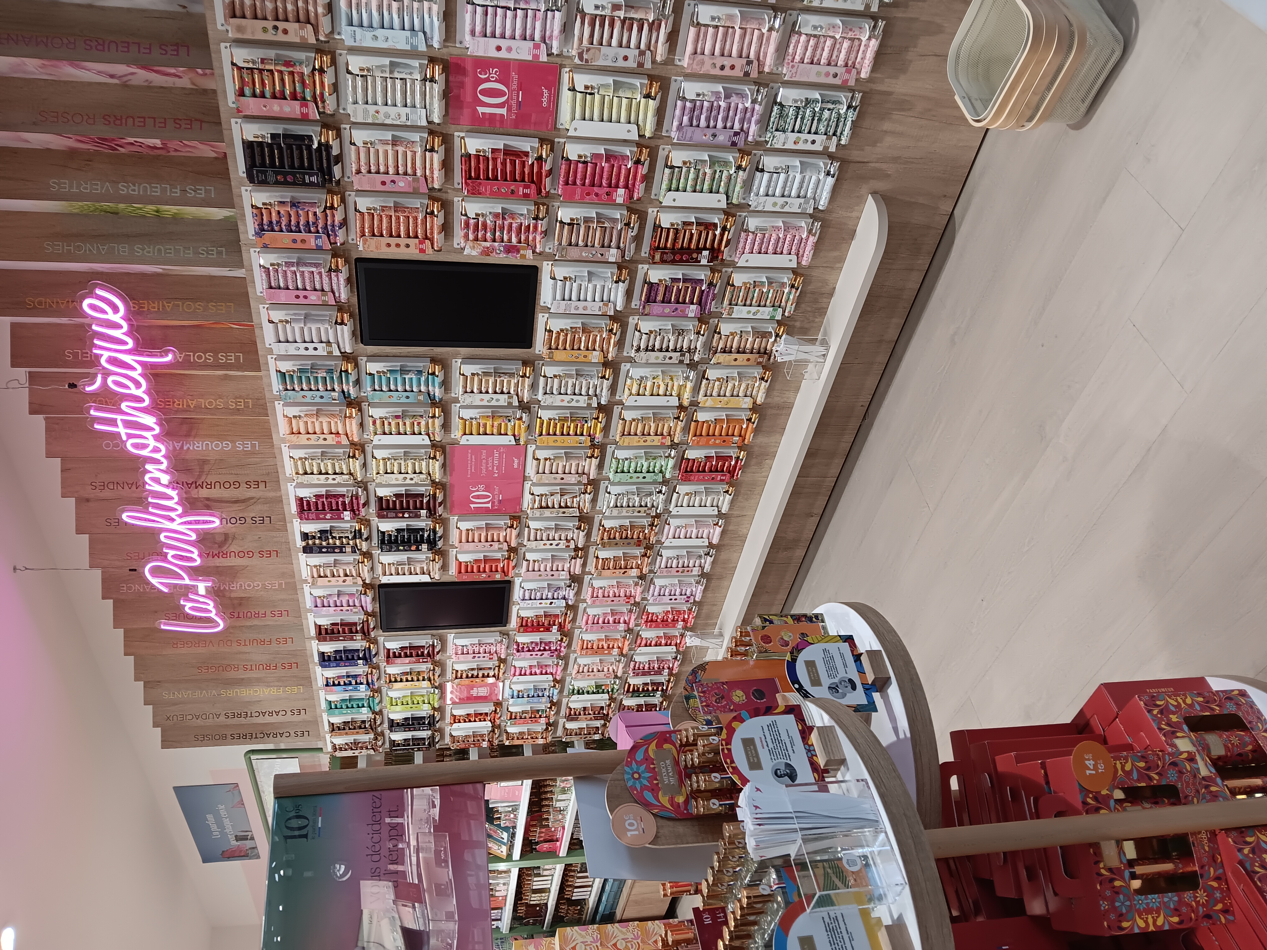 Foto 4 di Adopt Parfums