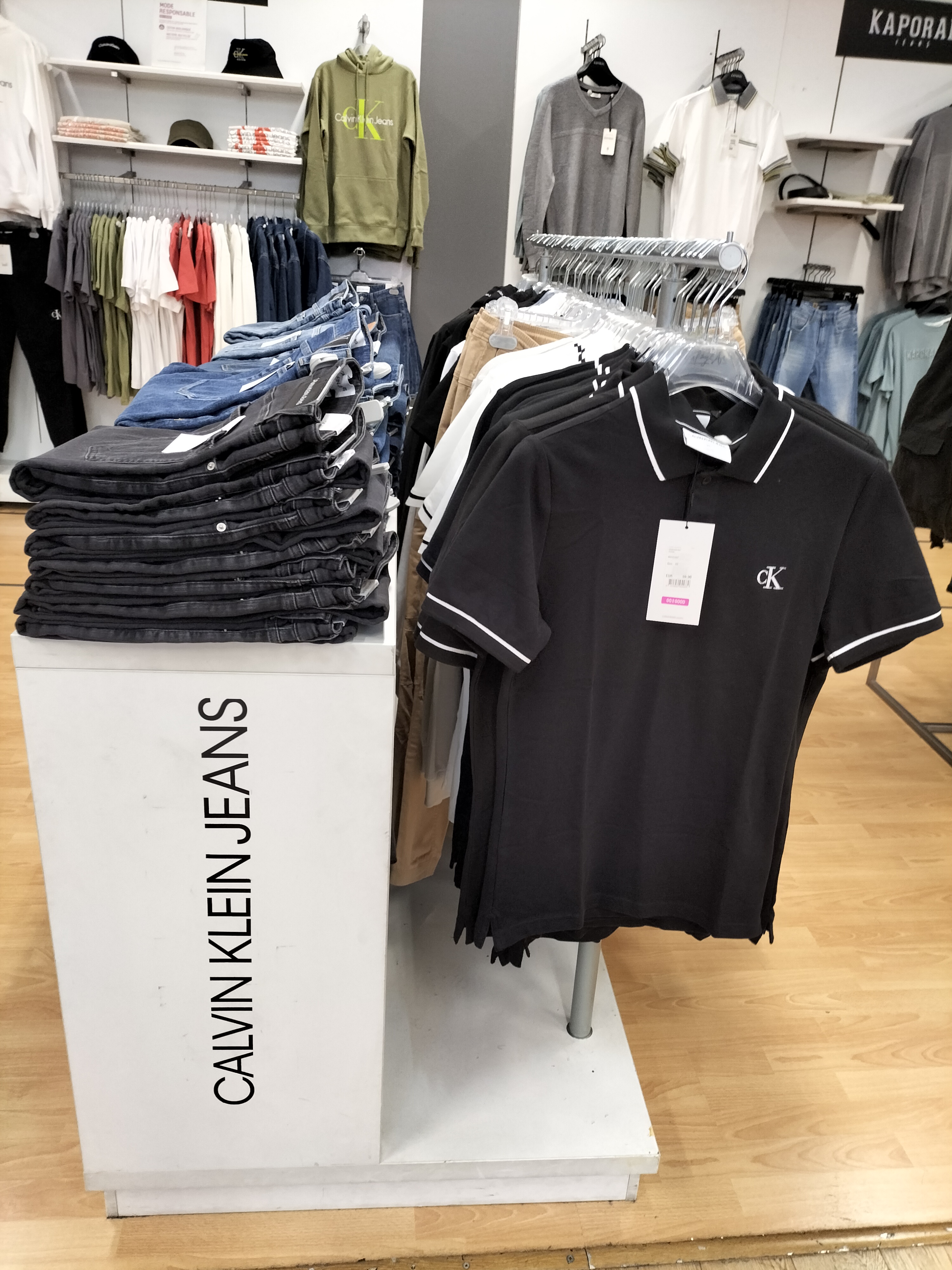 Foto 1 di Calvin Klein