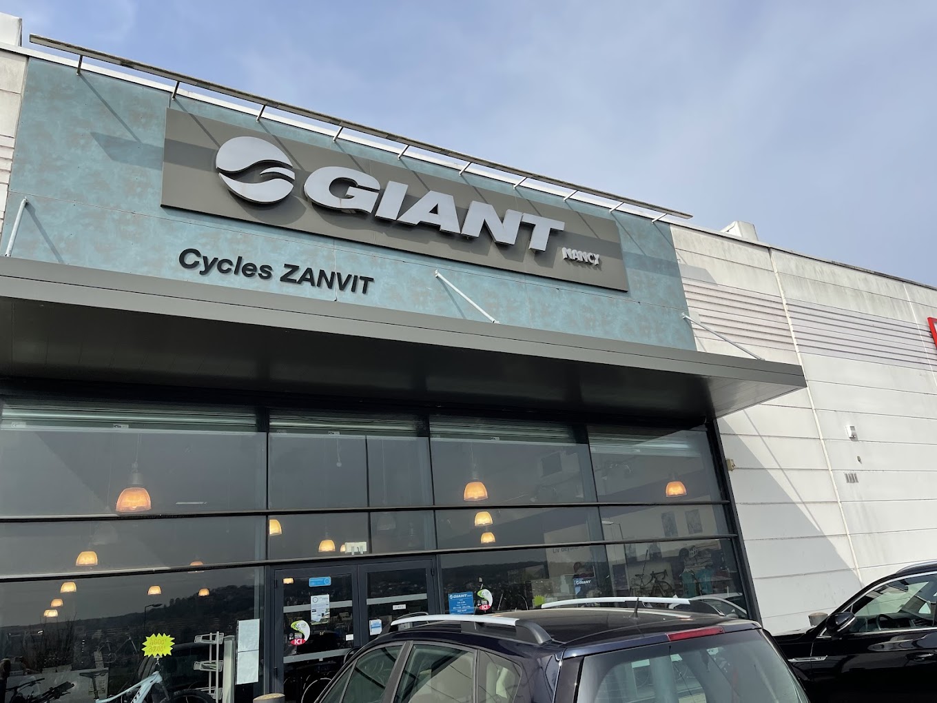 Foto 1 di Giant Nancy