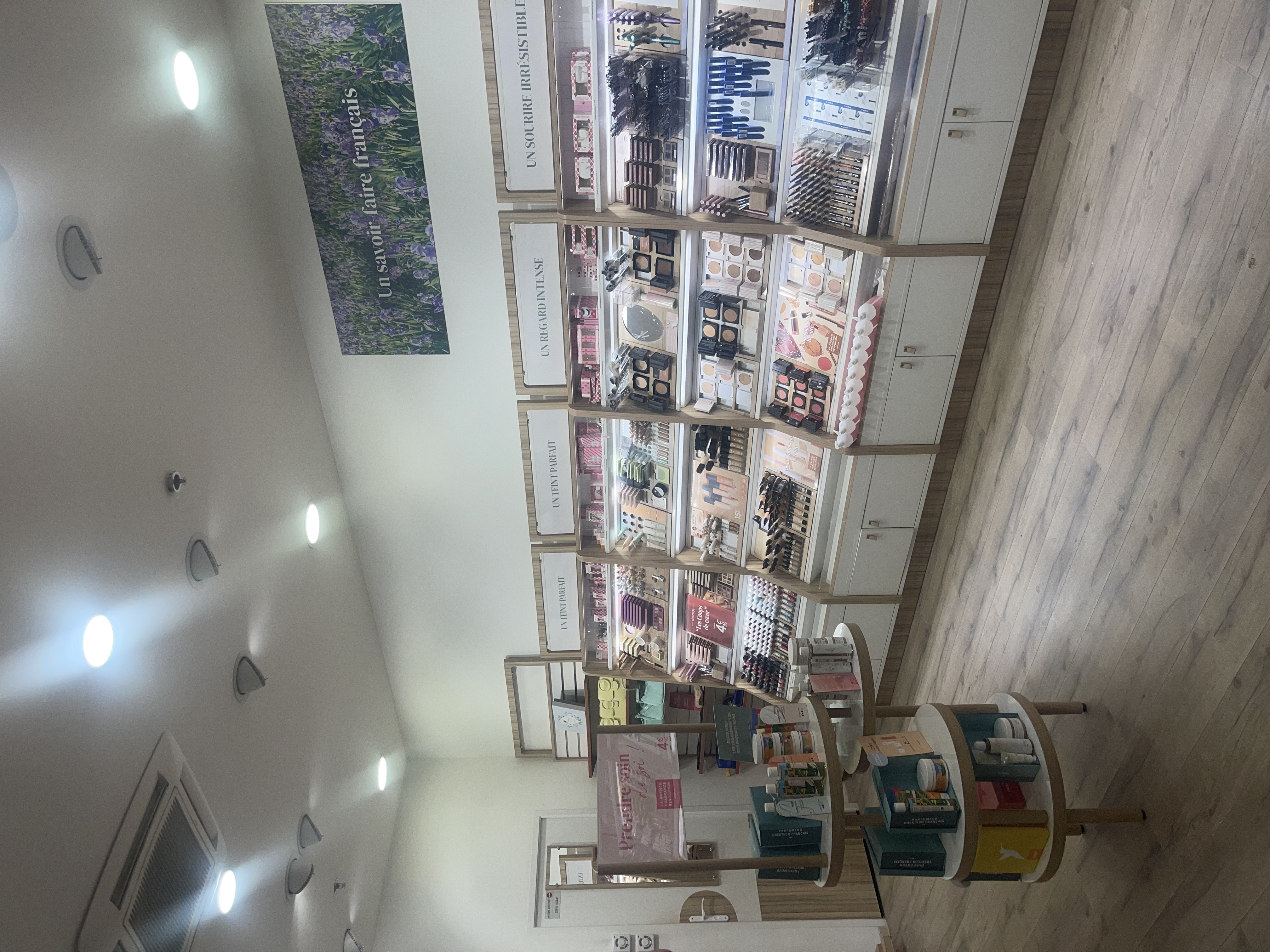 Foto 4 di Adopt Parfums