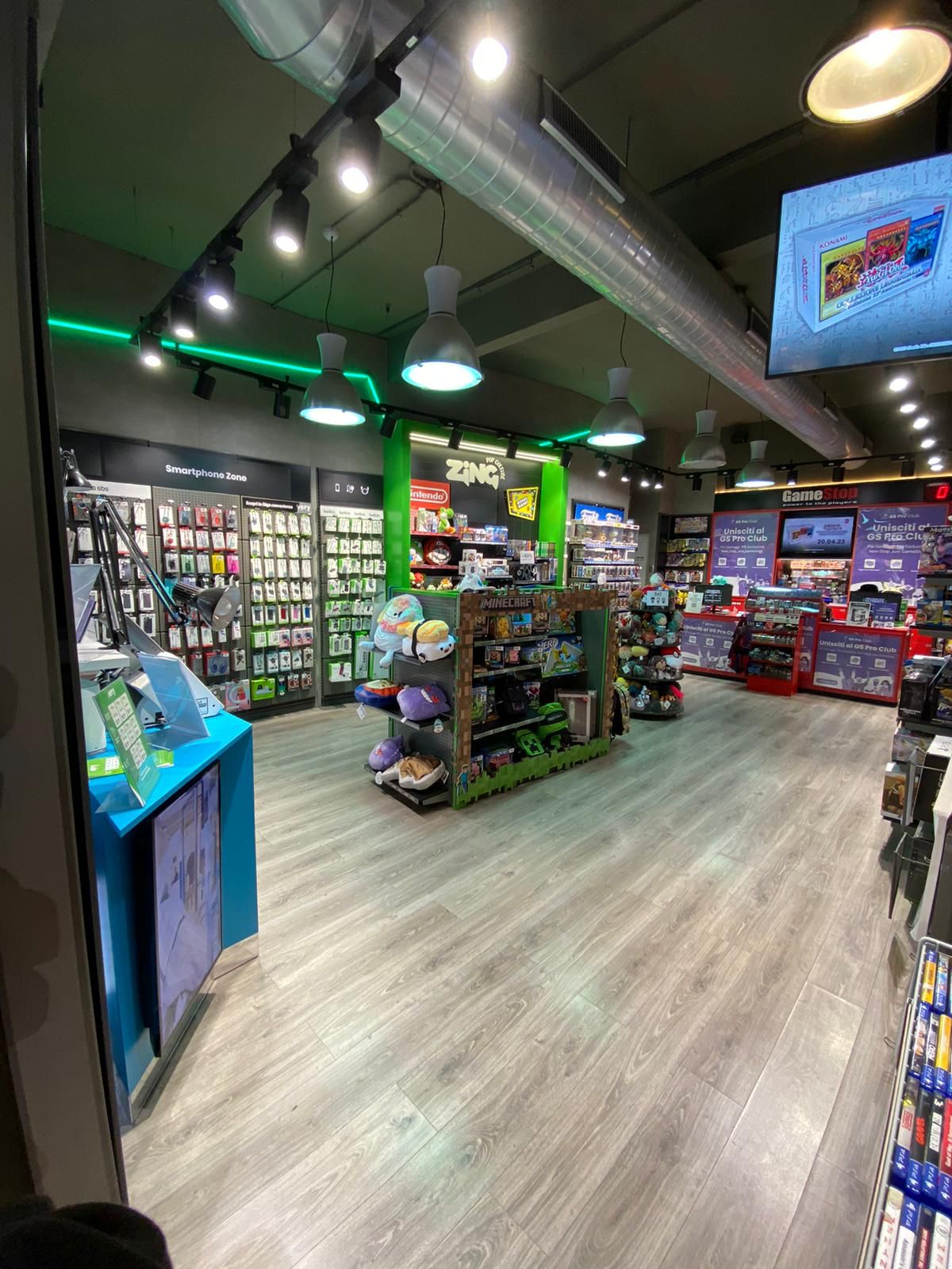 Foto 12 di GameStop