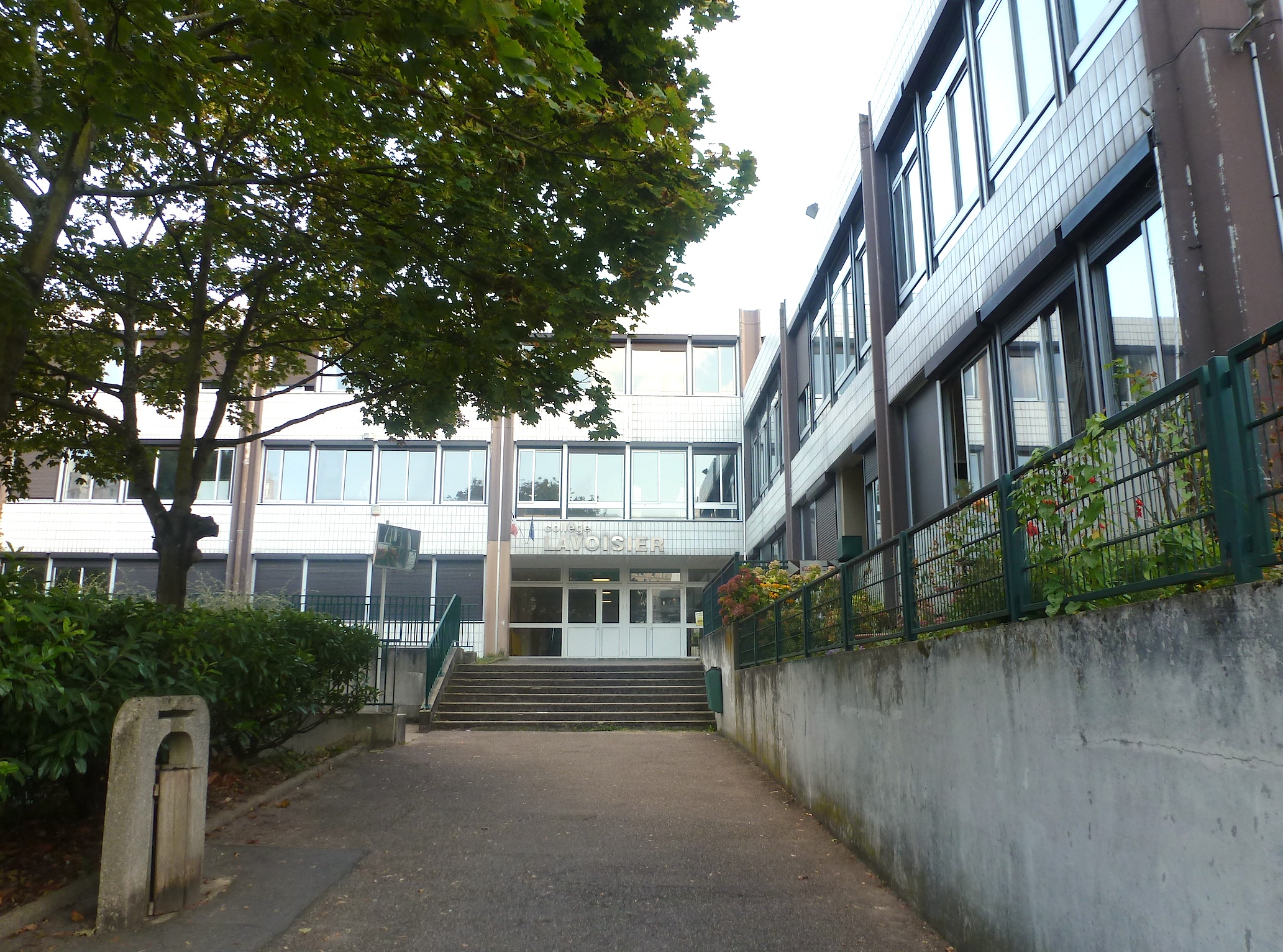 Collège Antoine Laurent de LAVOISIER