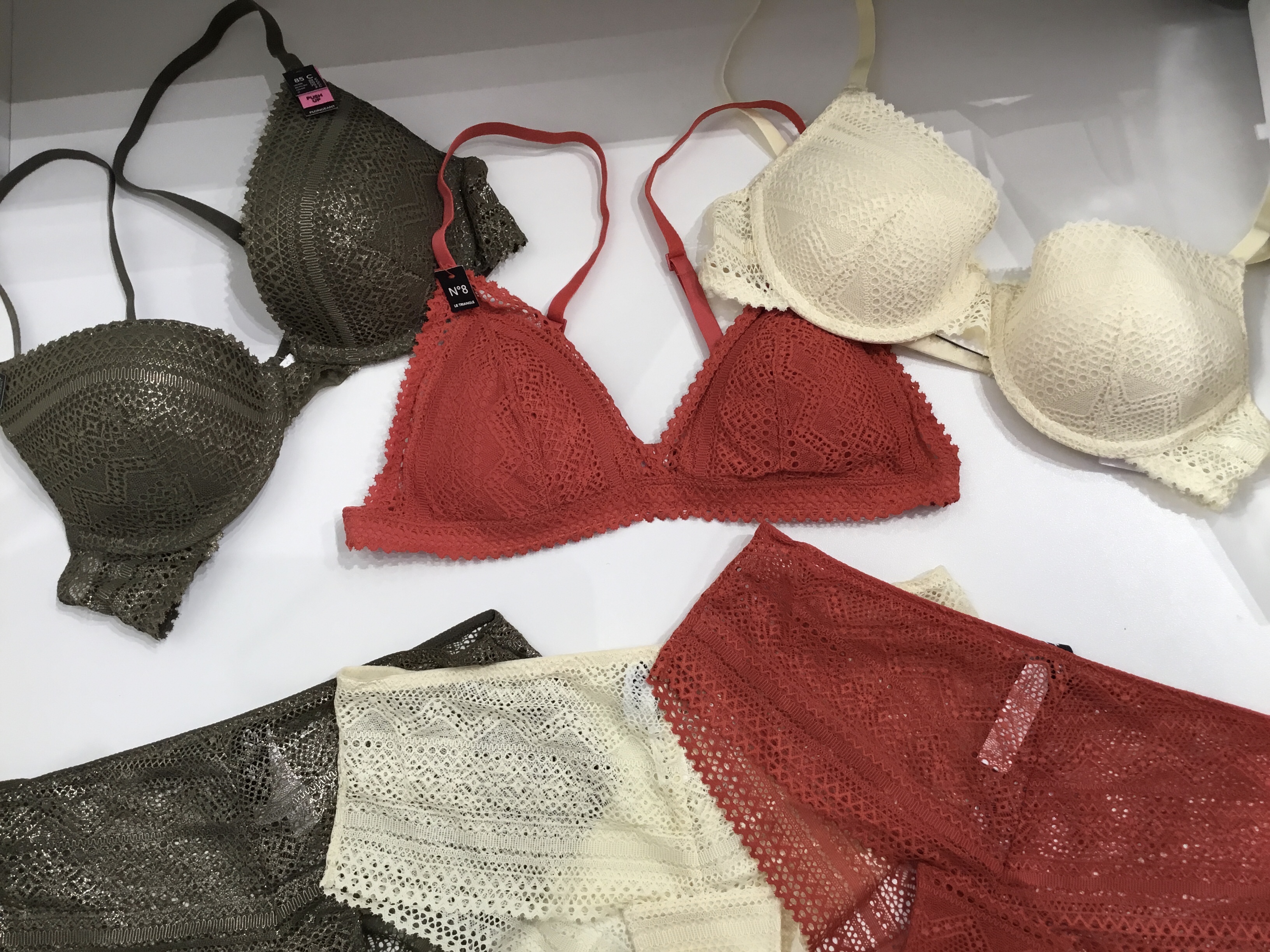 Foto 83 di Etam Lingerie