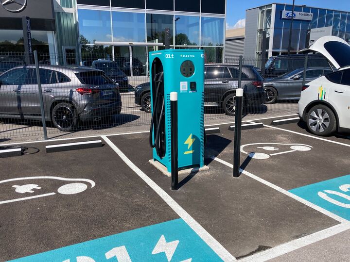 Foto 2 di Electra Charging Station