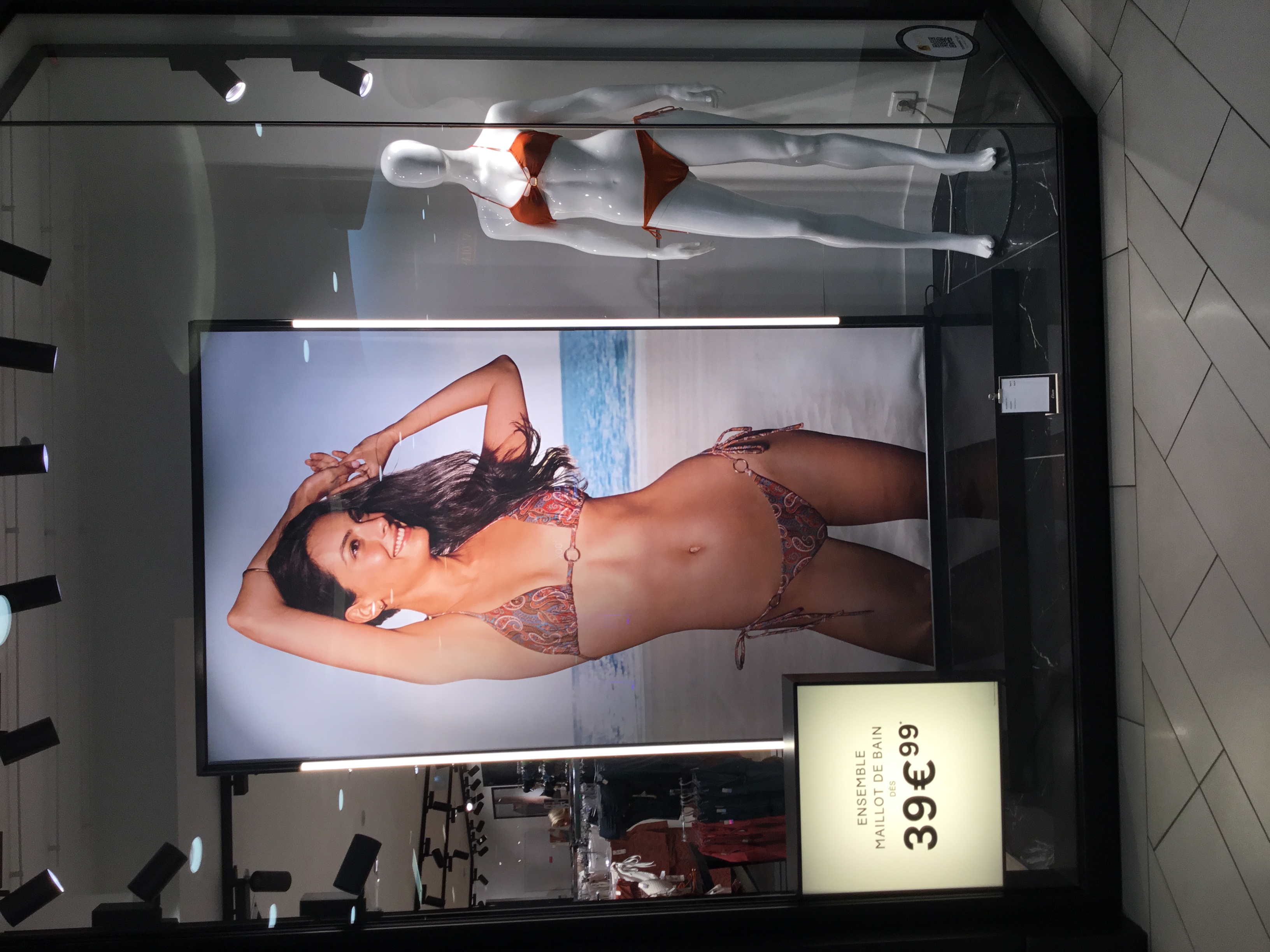 Foto 1 di Etam Lingerie