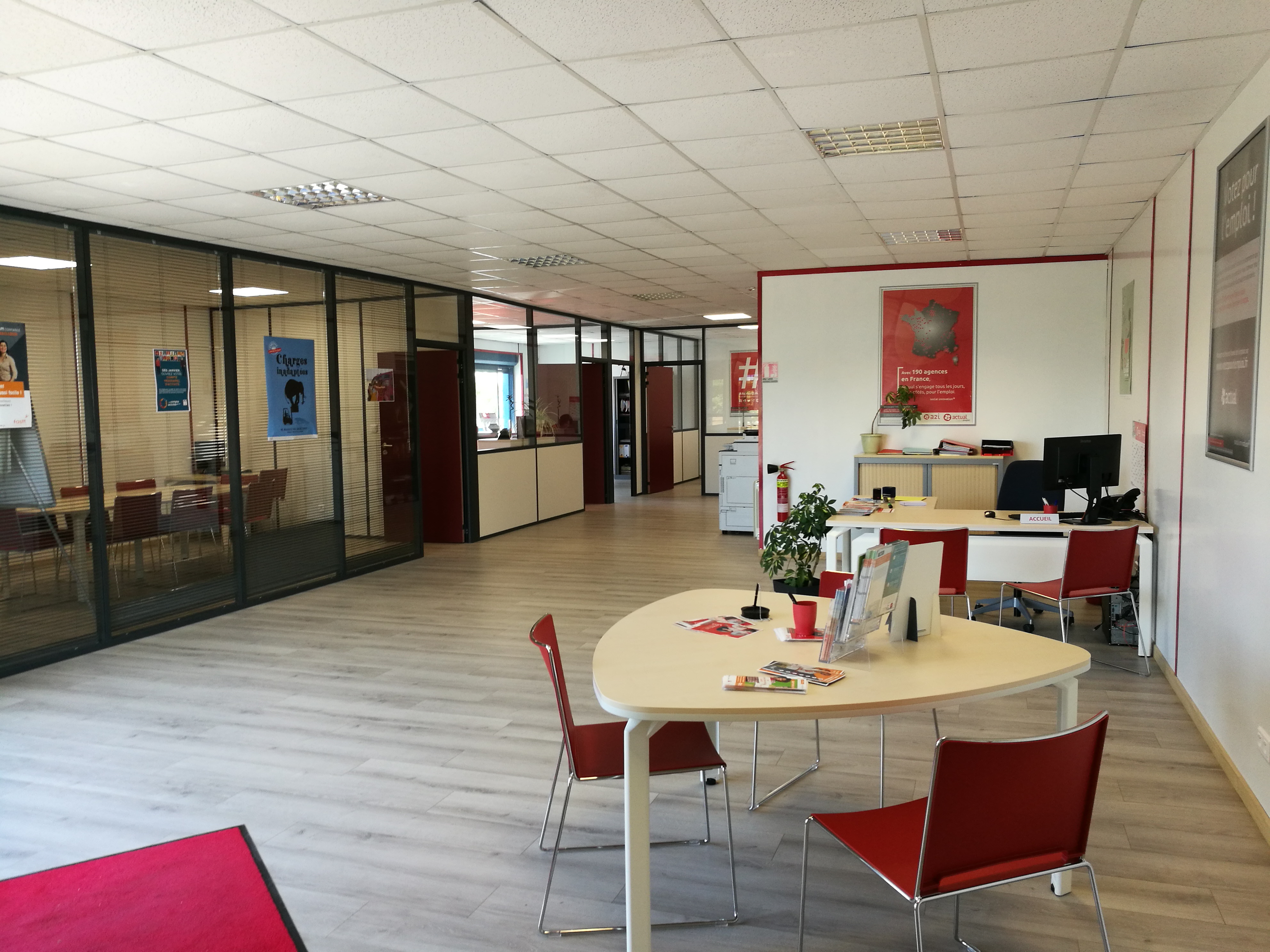 Foto 3 di Actual emploi Tavers