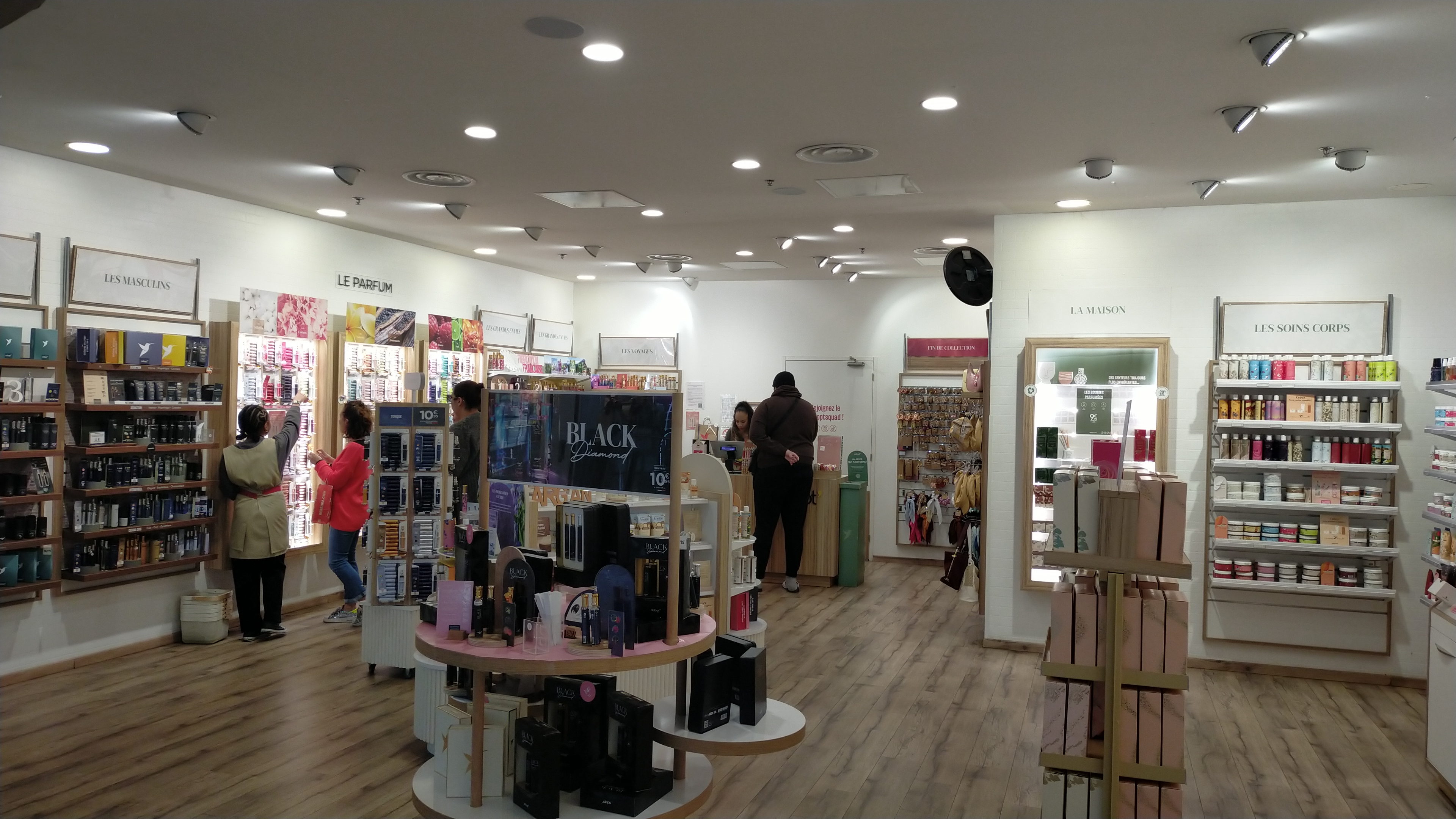 Foto 2 di Adopt Parfums