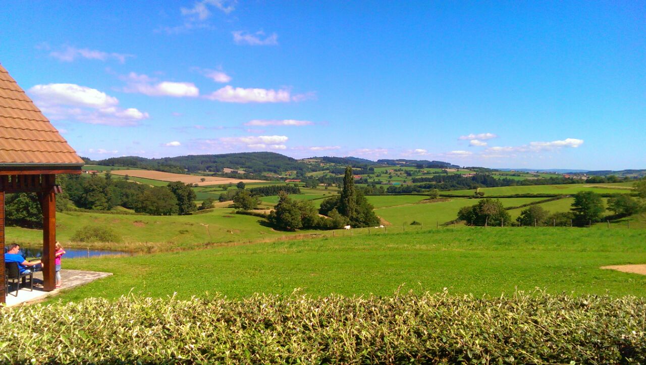 Foto 1 di Camping Clicochic - Monts du Maconnais