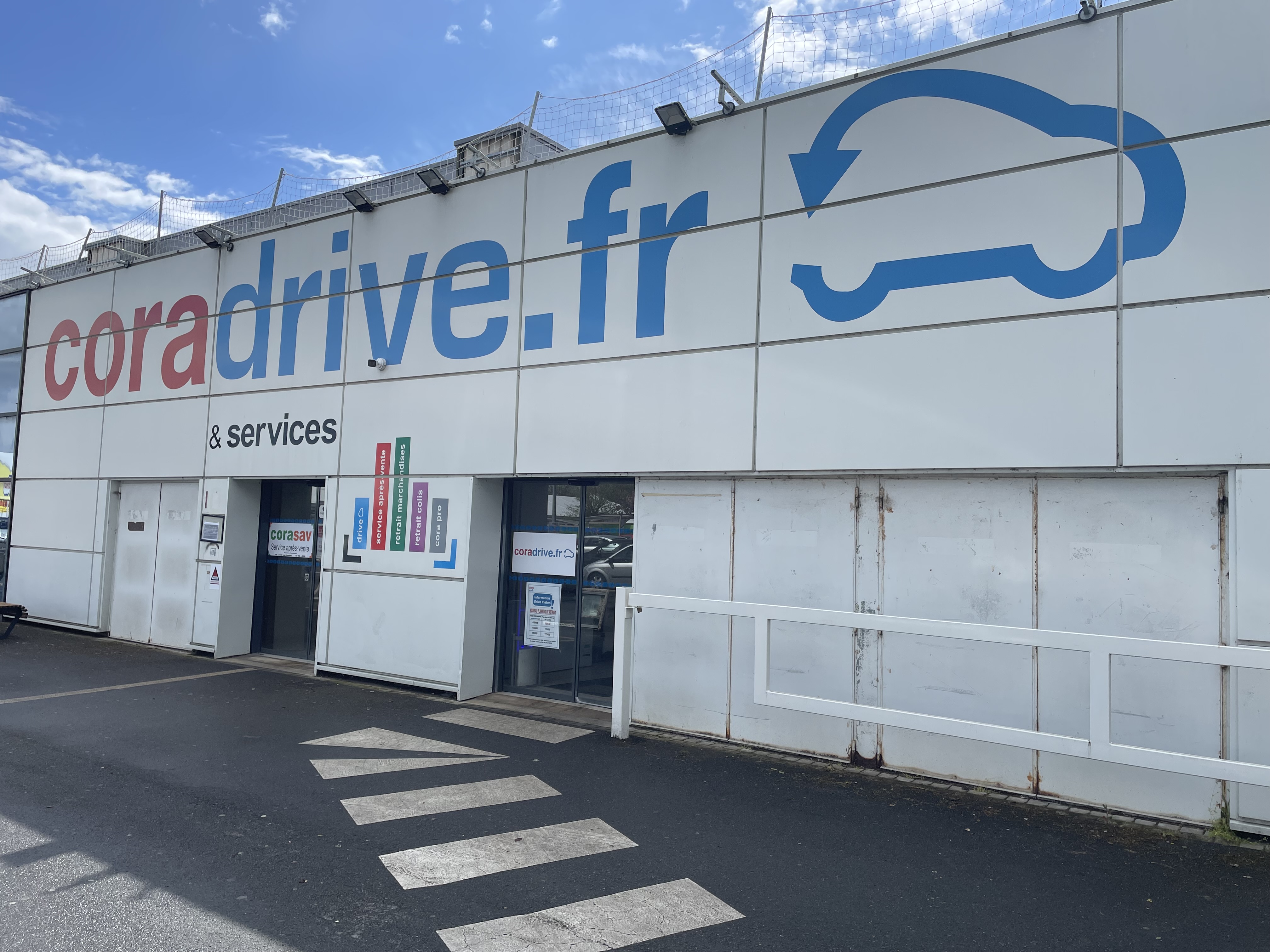 Foto 2 di Carrefour Drive