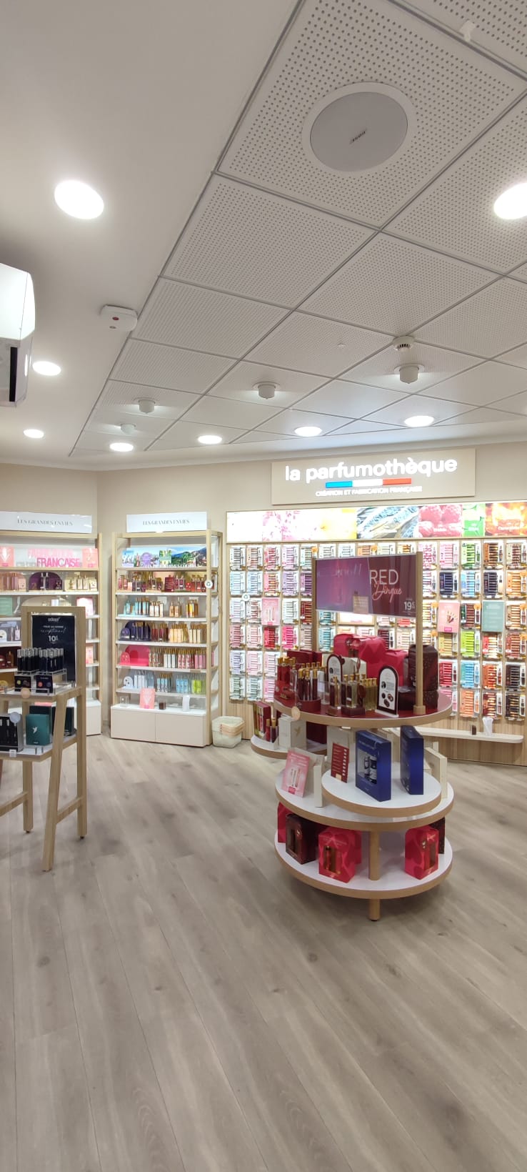 Foto 4 di Adopt Parfums