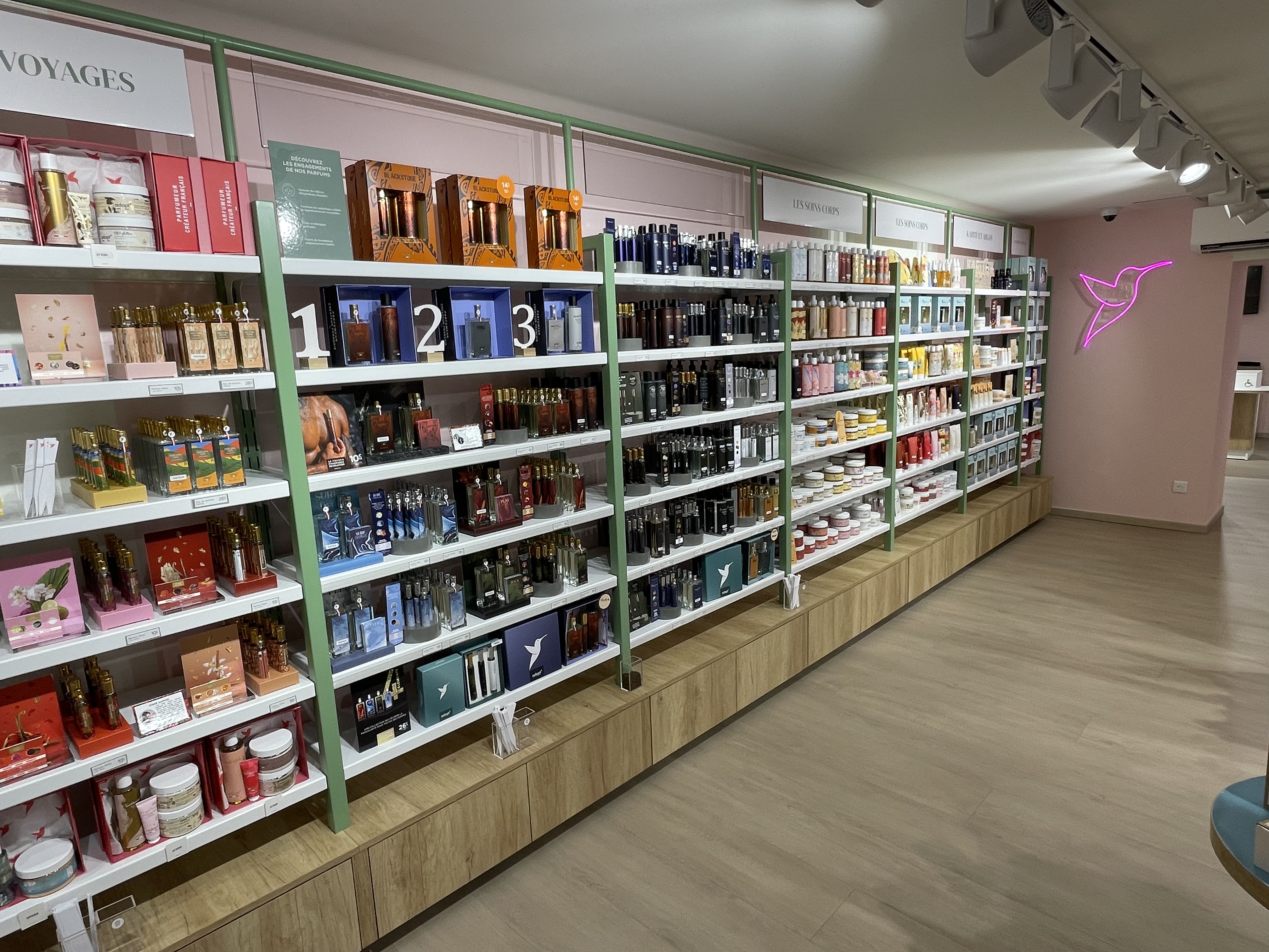 Foto 9 di Adopt Parfums