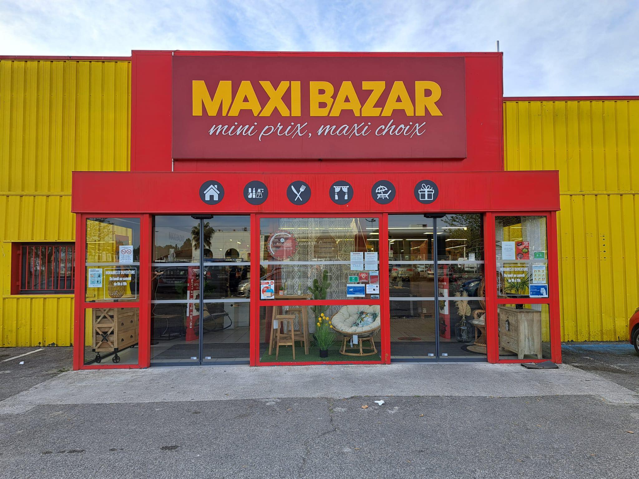 Foto 1 di Maxi Bazar