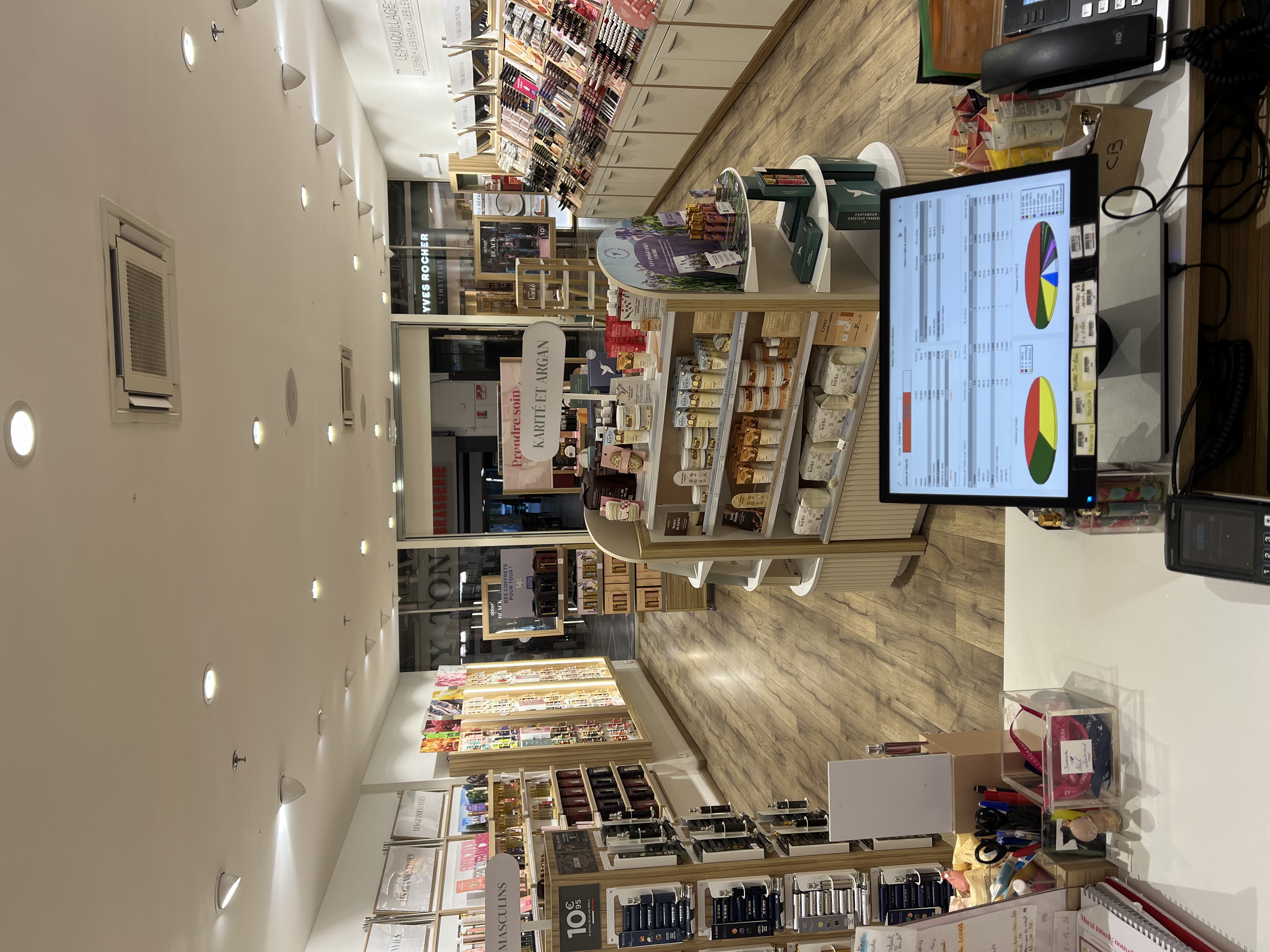 Foto 4 di Adopt Parfums