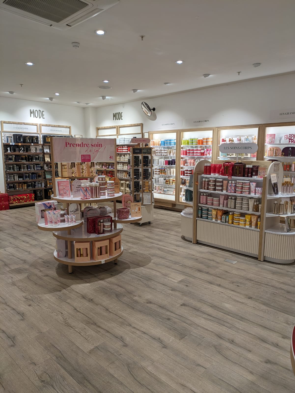 Foto 4 di Adopt Parfums