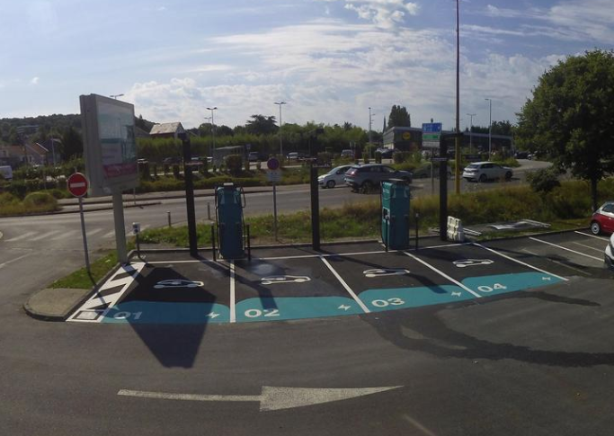 Foto 2 di Electra Charging Station