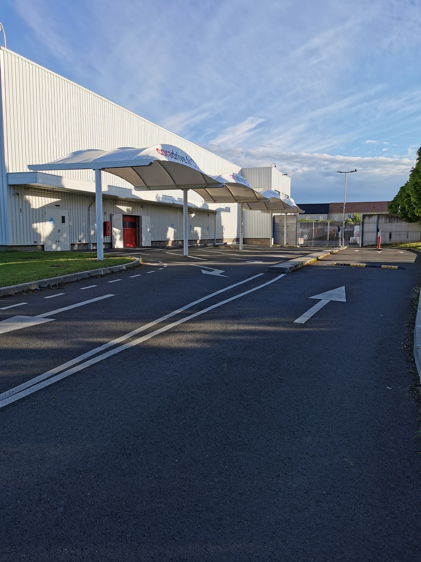 Foto 1 di Carrefour Drive