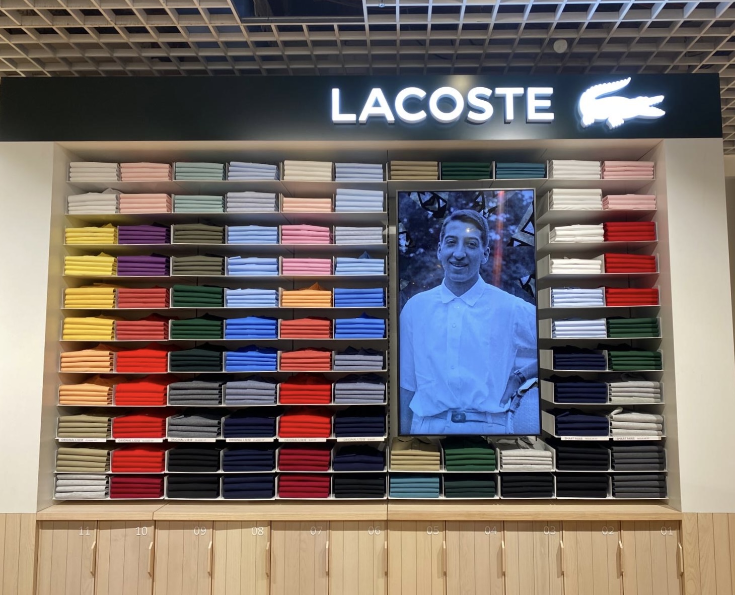 Foto 5 di Lacoste