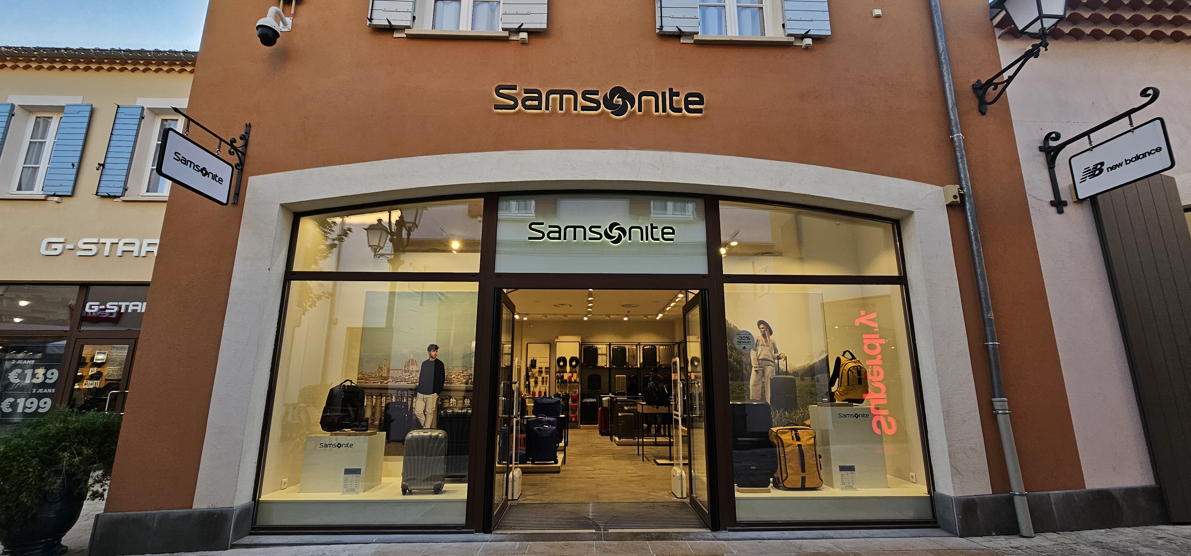Foto 1 di Samsonite