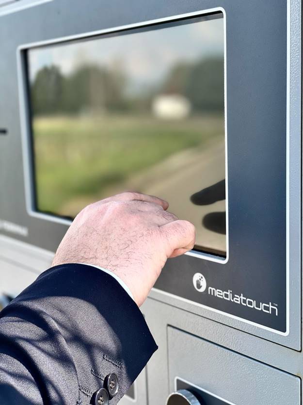Photo 2 of Mediatouch, concepteur de Self-Car