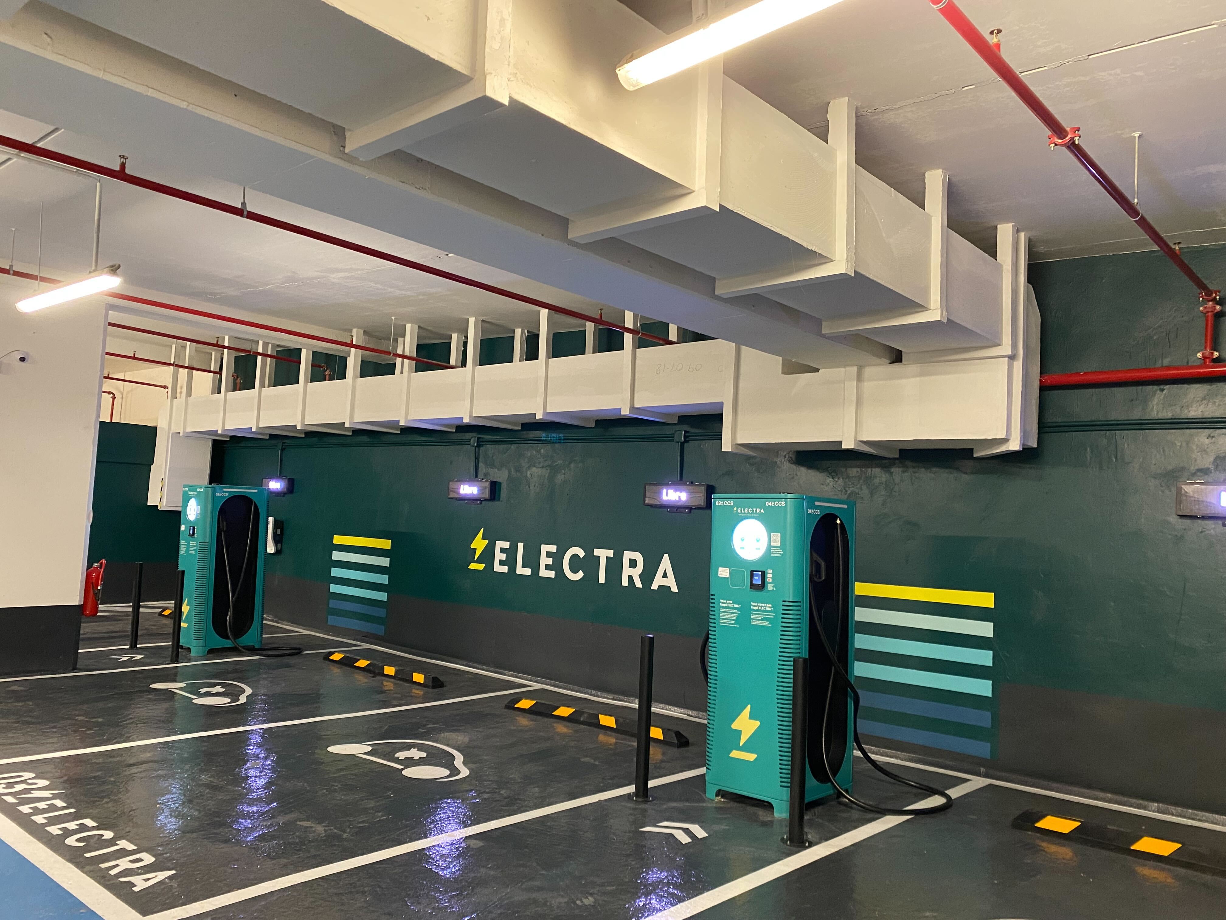 Foto 1 di Electra Charging Station