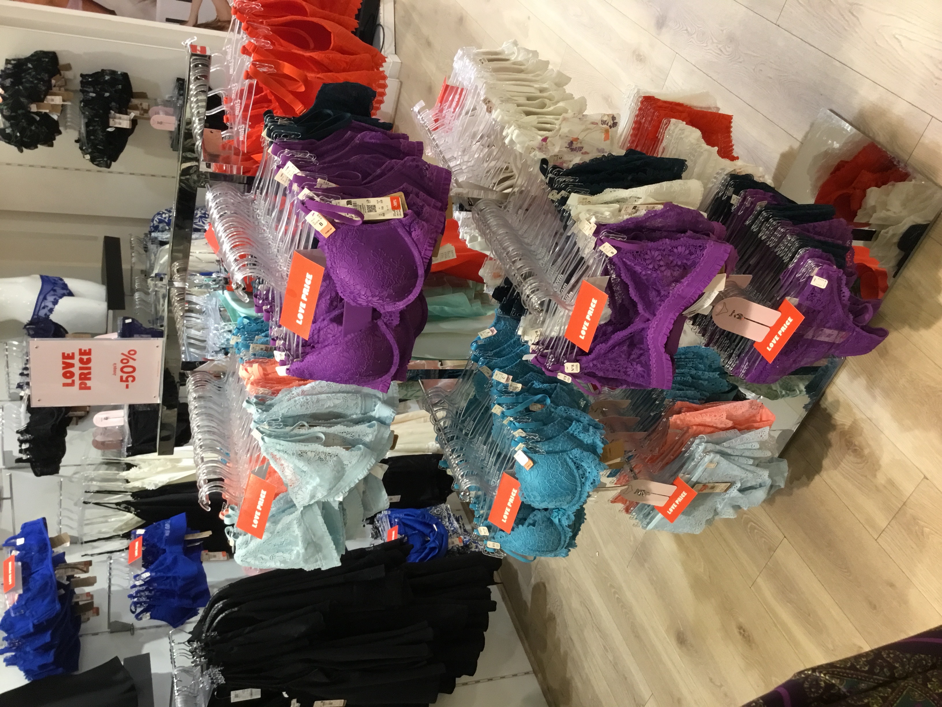 Foto 63 di Etam Lingerie