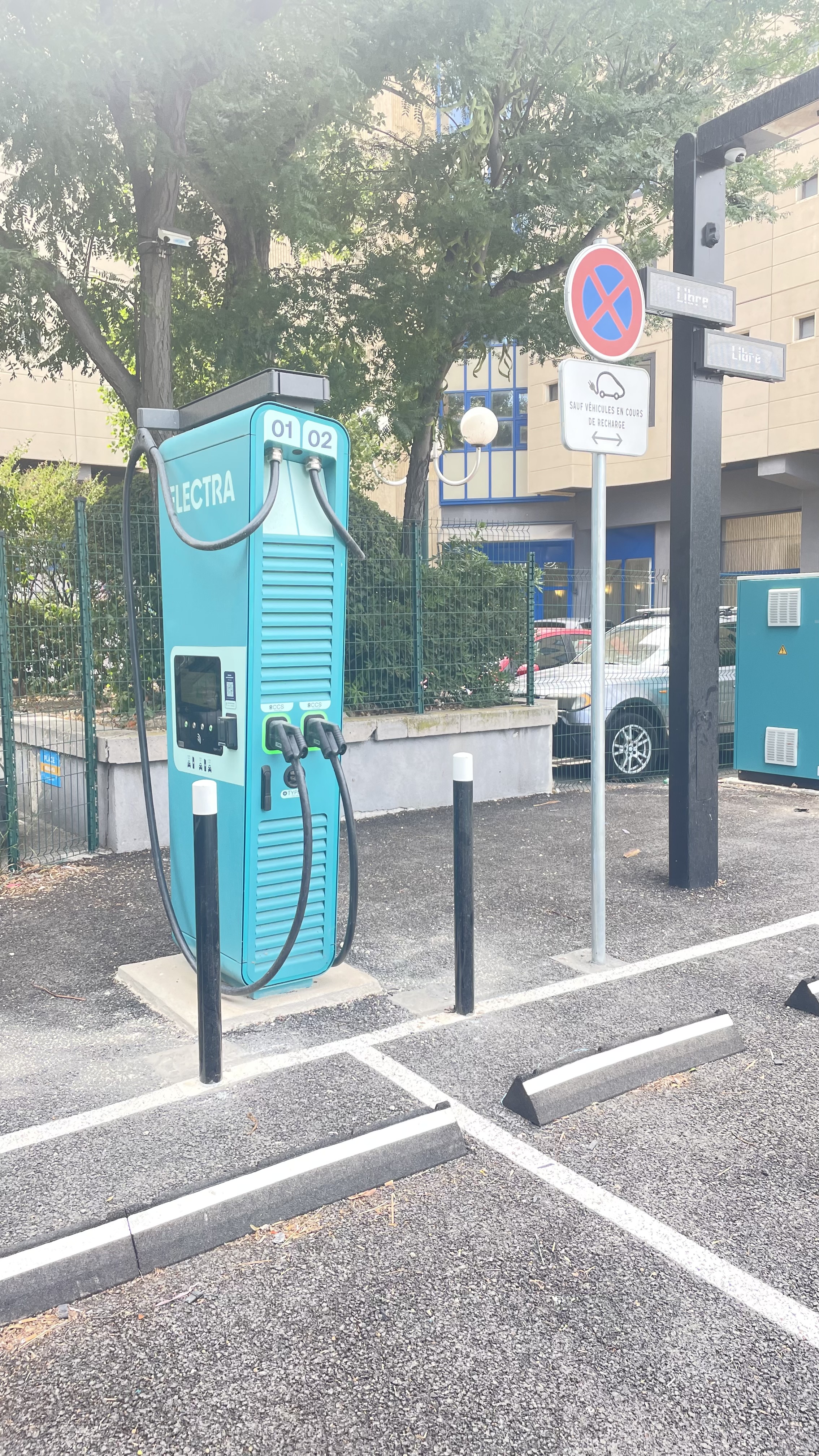 Foto 3 di Electra Charging Station