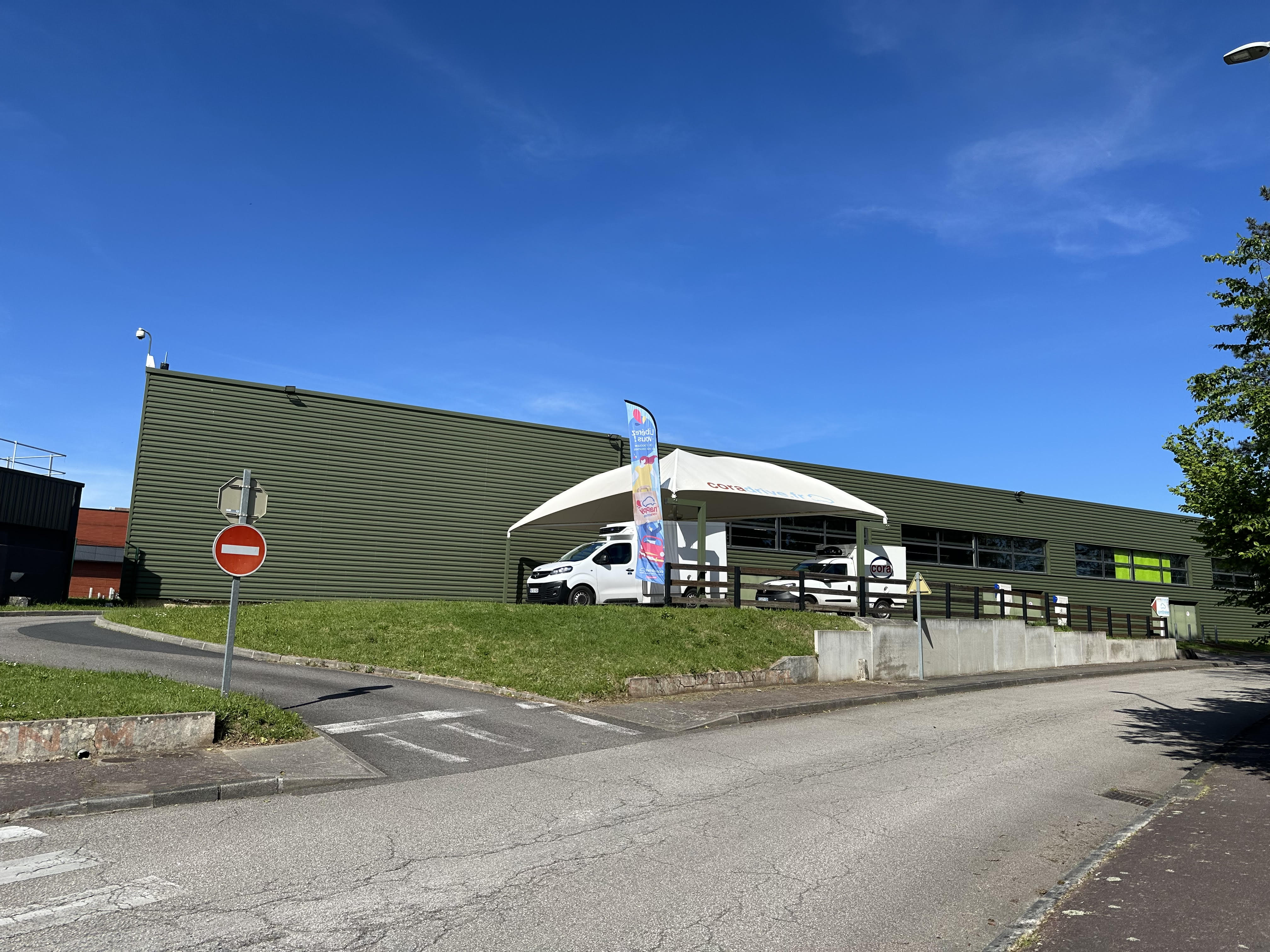 Foto 1 di Carrefour Drive